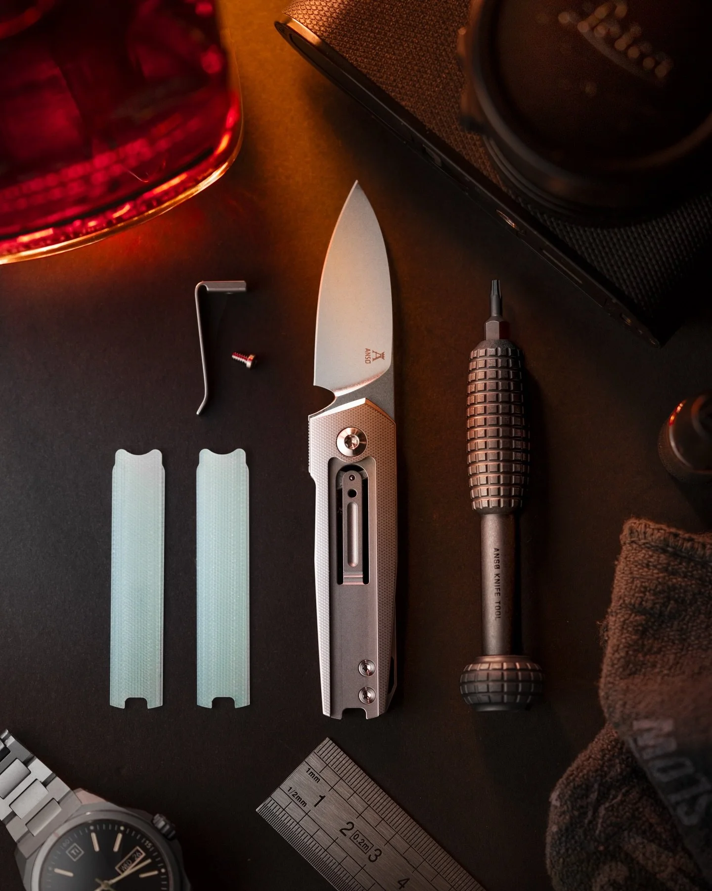 There have been a few rainy days lately and honestly I love every minute of it. Rain gives me the perfect excuse to grab my camera and lock myself in the garage with no real plan, just shooting whatever feels right from my collection. Collecting EDC 