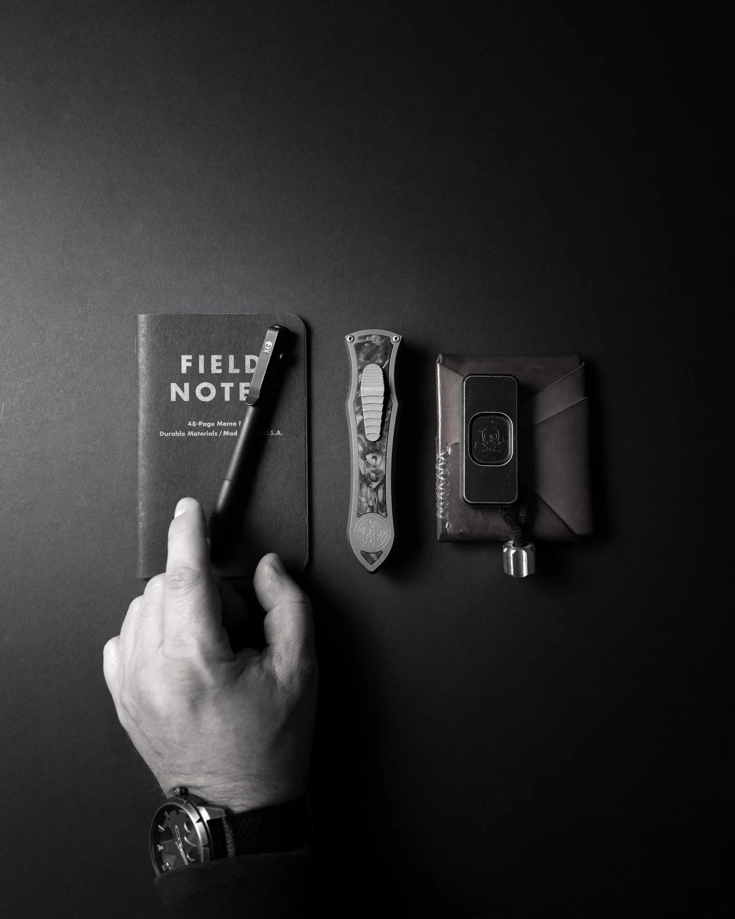 What are you carrying today?
.
.
.
#edc #hawkknives #flytheflag #edcgear #dailycarry