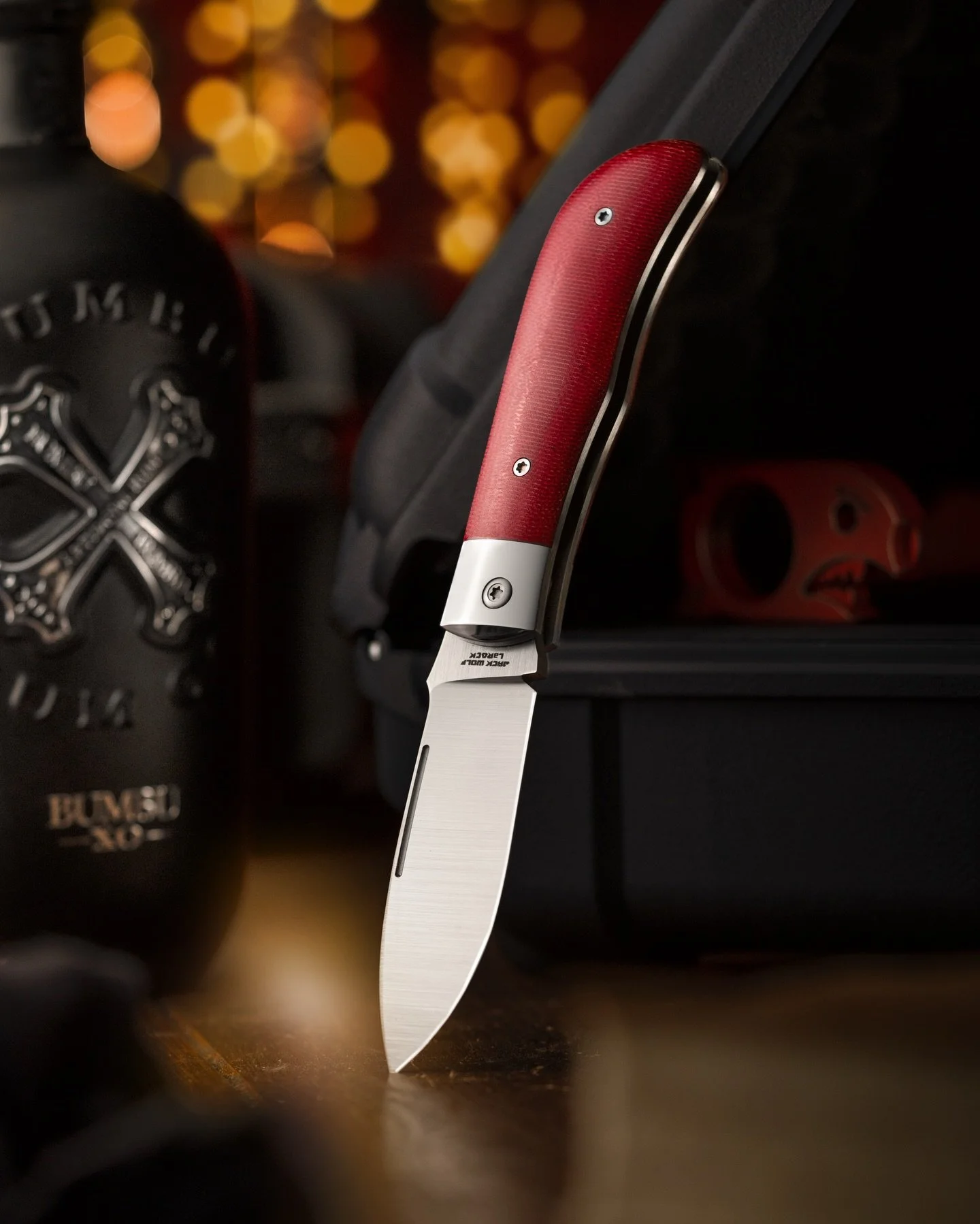 I did not have it on my bingo card that @jackwolfknives would drop something like the Timber Jack. But man am I happy it happened. 
.
This slipjoint is so massive that the moment you open it, the task probably solves itself out of pure intimidation. 