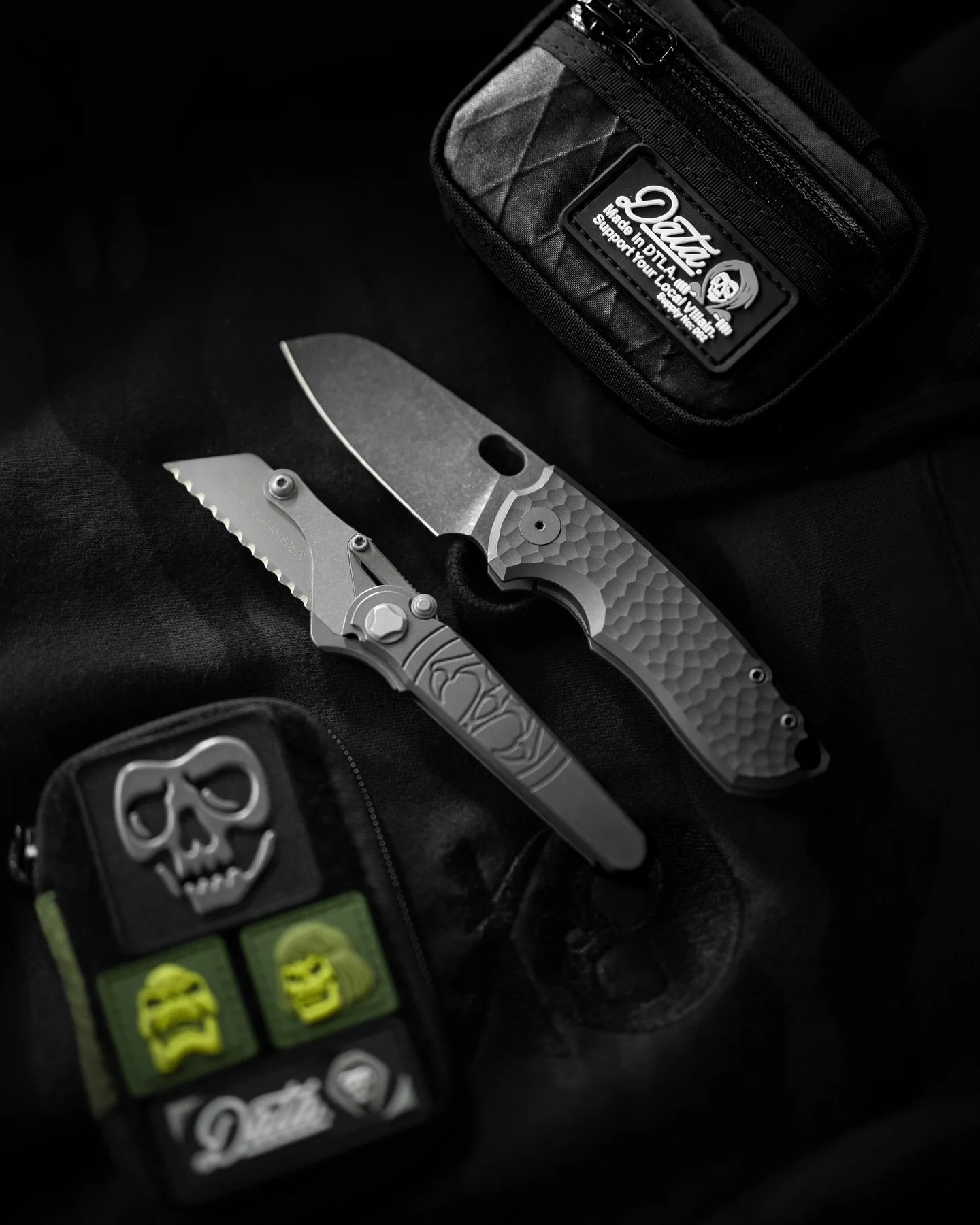 For me @data_crew brings pure 90s energy into everyday carry with seriously well made pouches, slings and small details that are right up my alley. 
.
Paired with easily one of the most refined pieces ever produced, the Short Cut by @hawkknives , sad