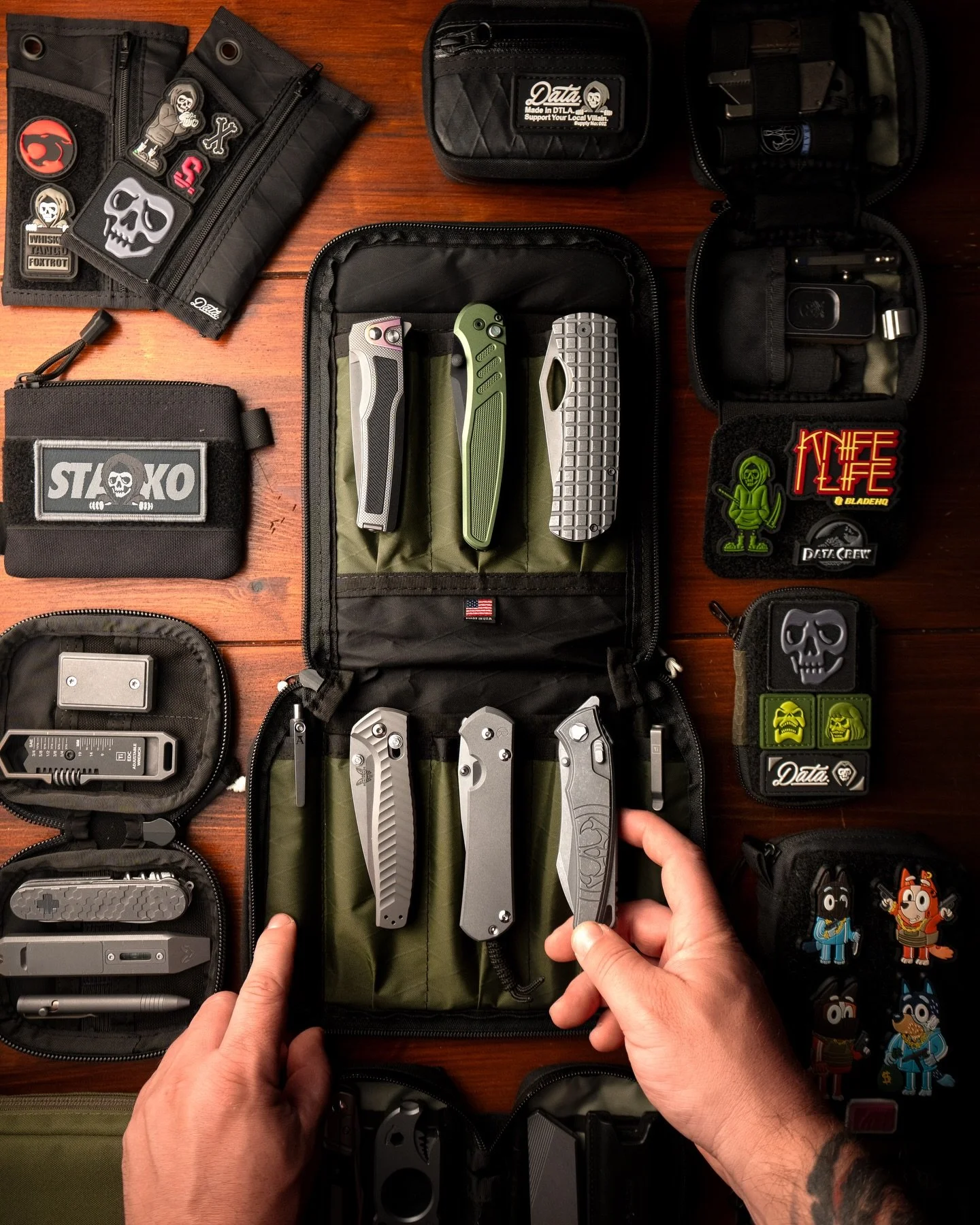To quote @pouchcrew &bdquo;Sharing only the best pouches, bags, patches and more that EDC community has to offer.&ldquo;
.
For me a pouch or bag simply the difference between searching and knowing. 
.
Happy Saturday everyone!
.
#edc #pouchcrew #edcge