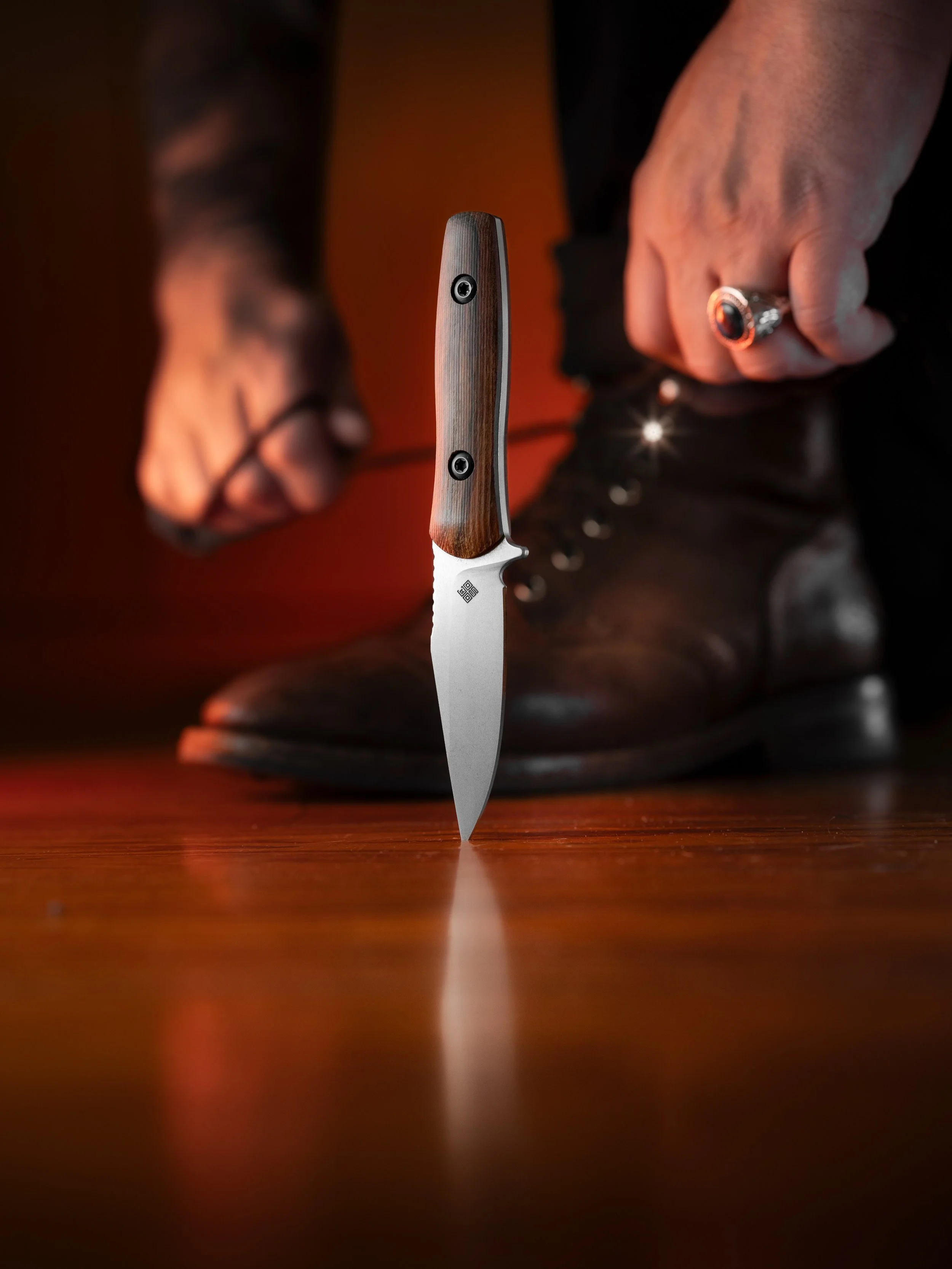 When I heard the first time about OCASO releasing a fixed blade, I honestly didn&rsquo;t know what to expect.
.
Most &ldquo;gentleman&rsquo;s knives&rdquo; lean so hard into looking refined that they lose that satisfying, solid feel you actually want