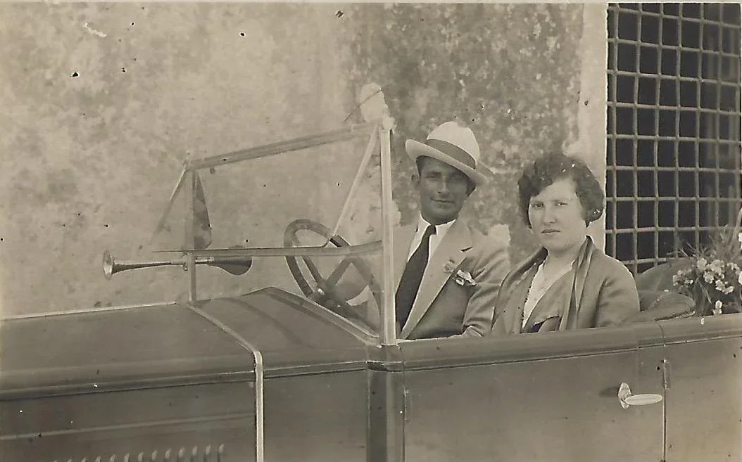 John and Mary Speranza – A man and woman sitting in an old-fashioned car.