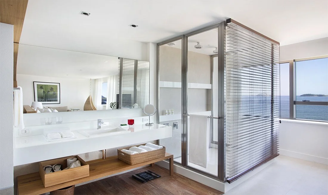 Ocean-front-suite_BATHROOM-VIEW-OPENPLAN-1.jpg