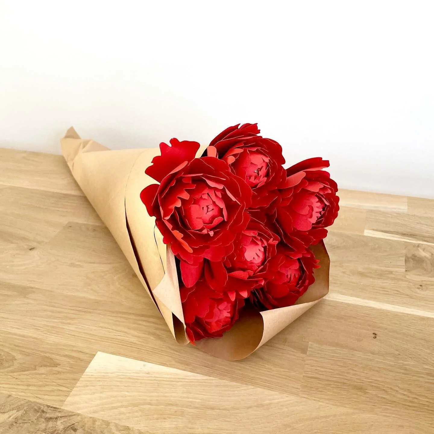 Bouquet de pivoines 🌹 

#pivoines #fleursenpapier #fleursrouges #rouge #bouquetdefleurs #bouquet #decorationinterieur