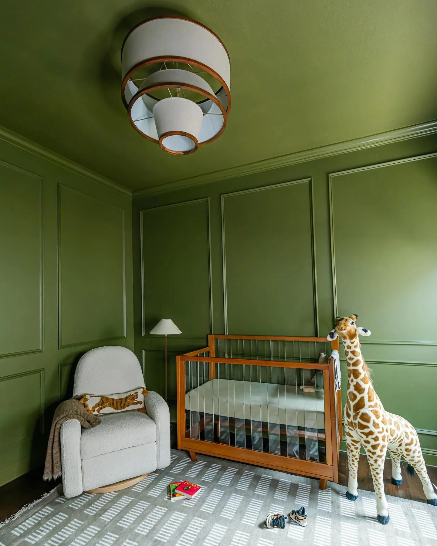 A color drenched nursery in green. 💚👶🏼🍼