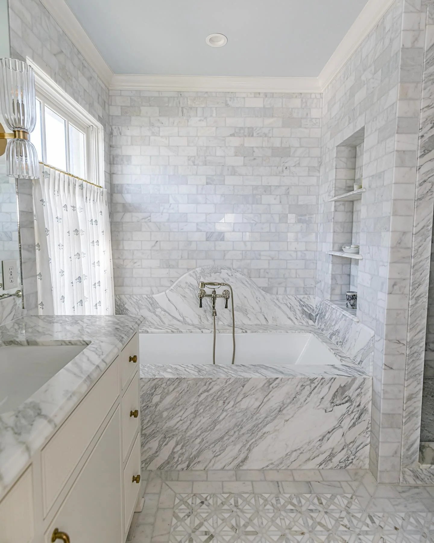 No better place on a snow day 🛁🧼📚🍷- this before after is a favorite for me! 🤩