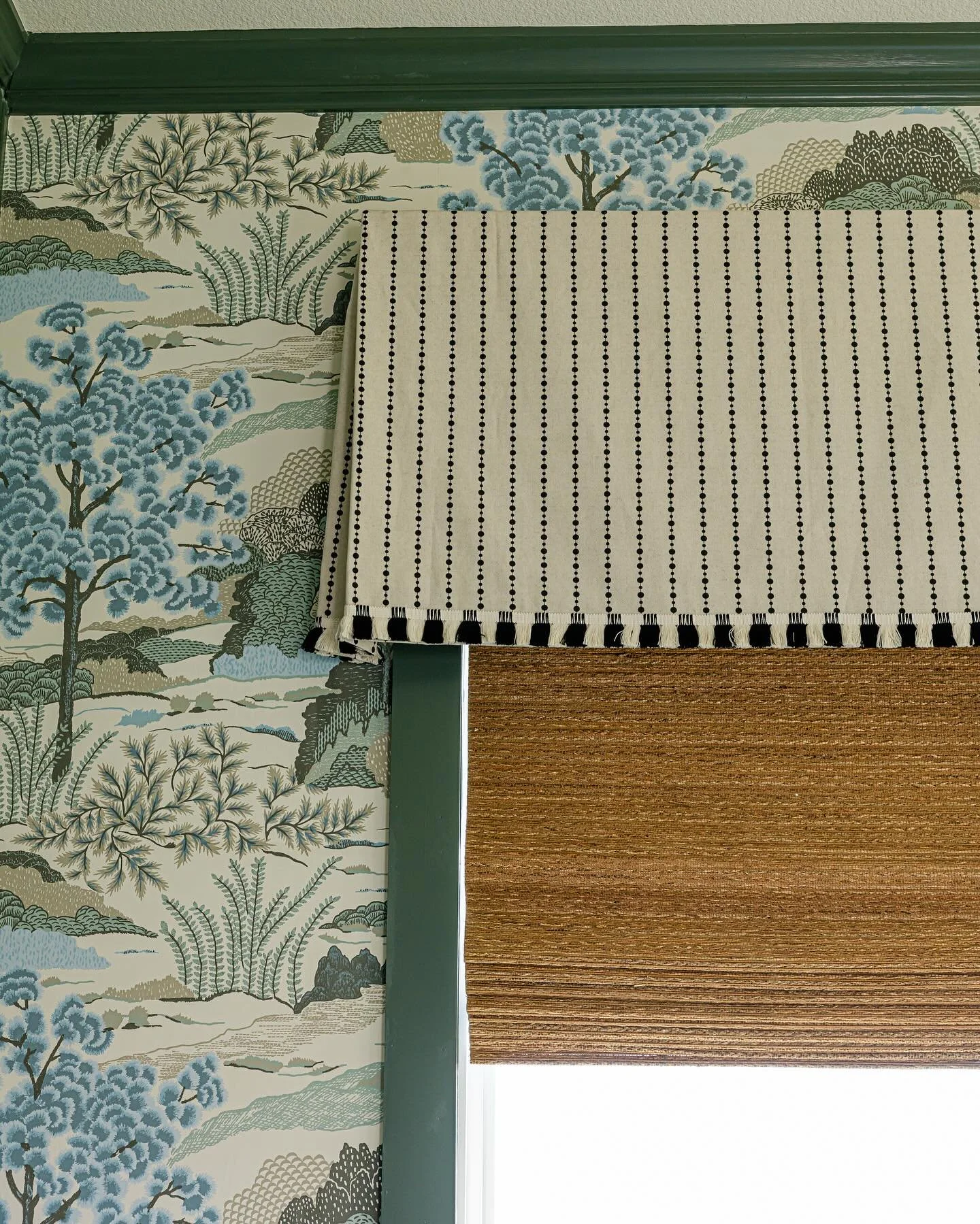 Kitchen nook ready for Easter weekend and hosting! 🥚🐣✝️