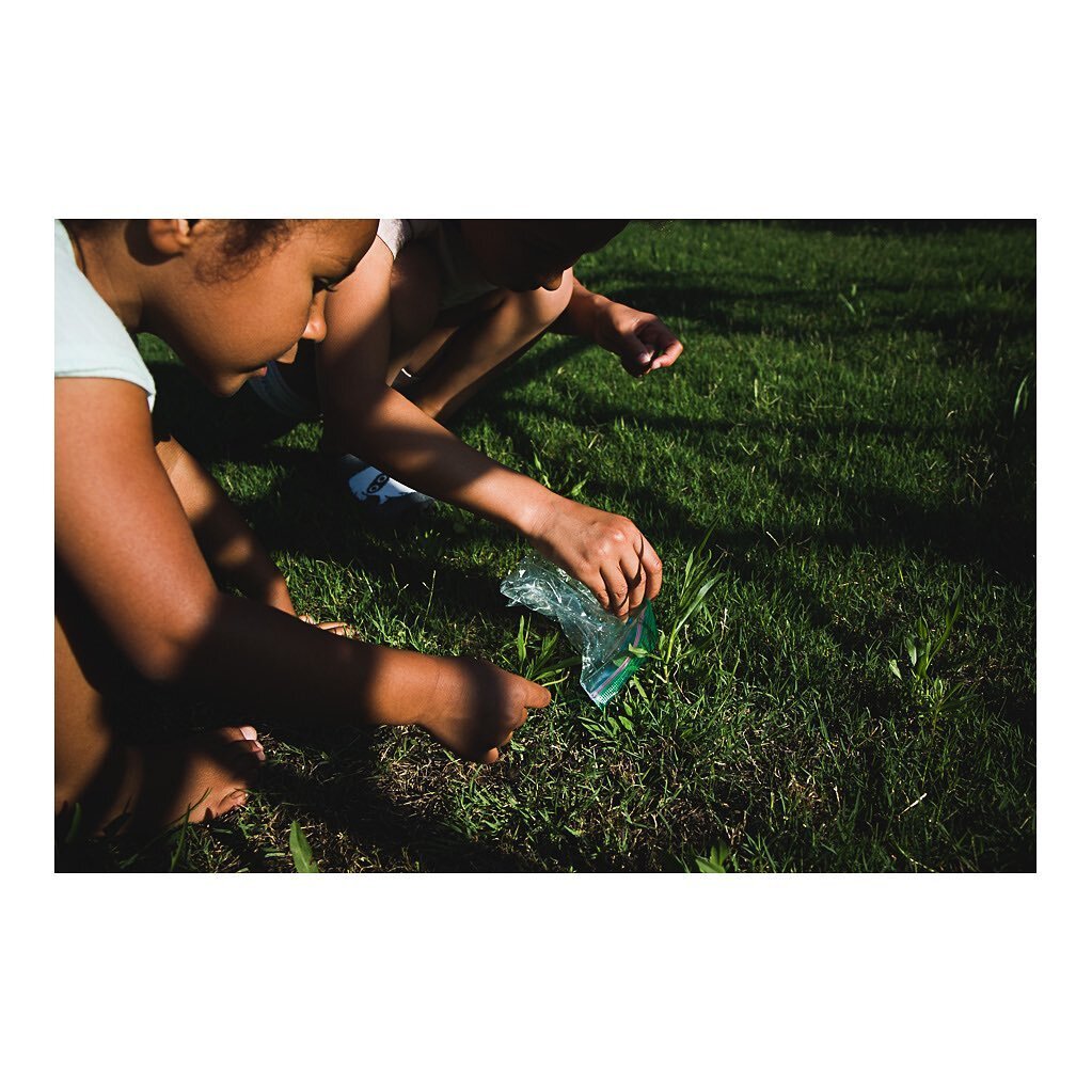 The baby toad hunt diaries from the past summer 🐸🤓 

#dfpcommunity #thedocumentarymovement #documentyourdays #familyphotojournalism #documenting_authentically #thedocumentarydiaries