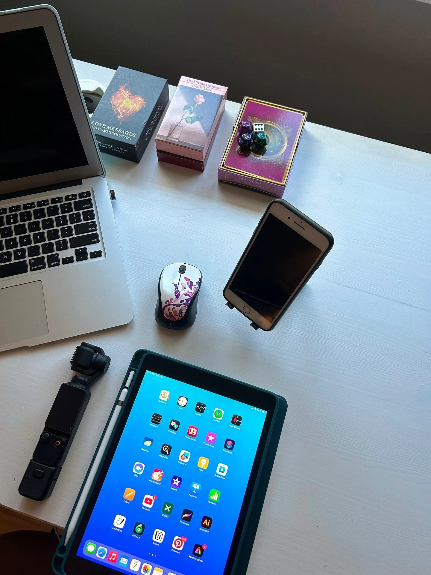 behind the scenes of work at the desk setup 💜