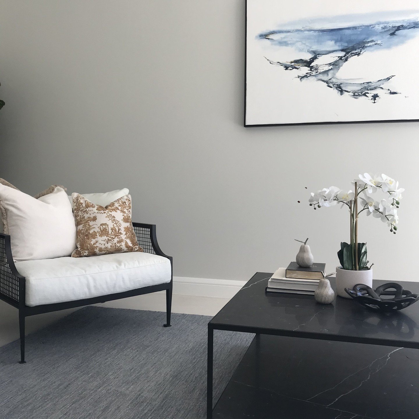 Supporting and showcasing original artists in the styling industry is essential. We love working with local artists. ⁠
#artist #artoftheday #instaart #creative #artistsofinstagram #artgallery