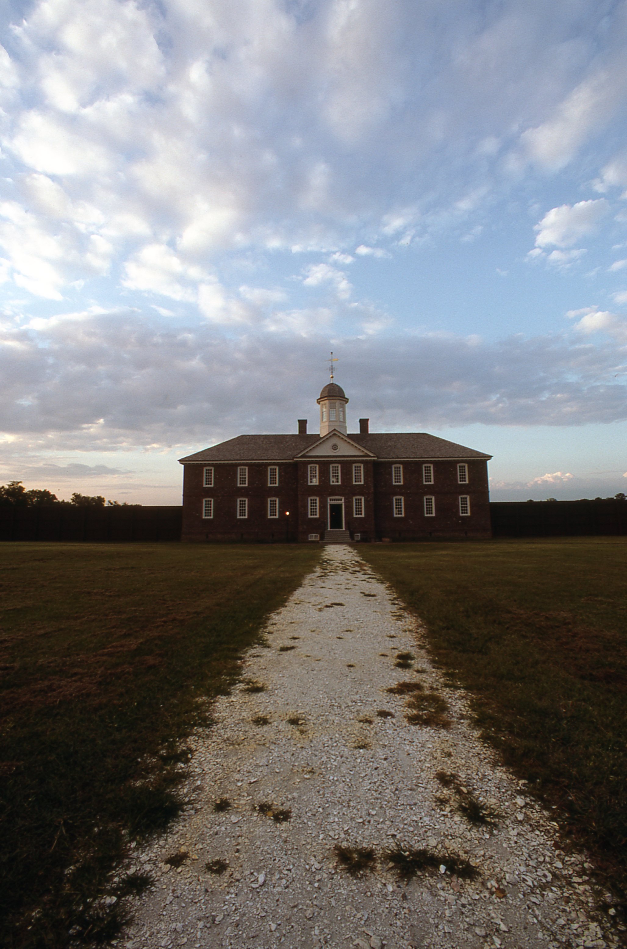 Colonal Willaimsburg Hospital002.jpg