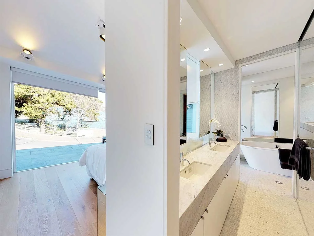 Manly-Penthouse-interior-bed-ensuite.jpg