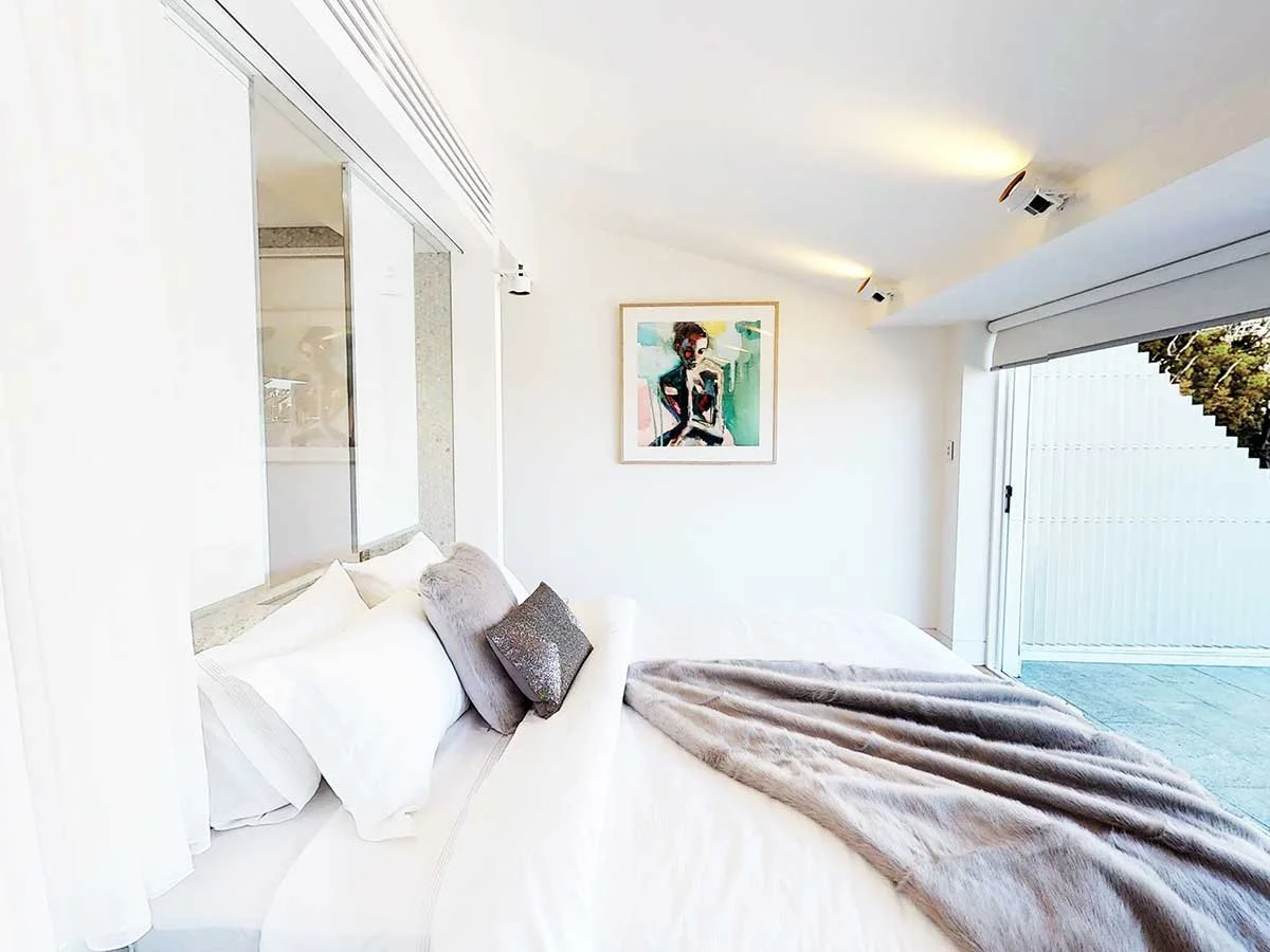 Manly-Penthouse-interior-master-bed.jpg