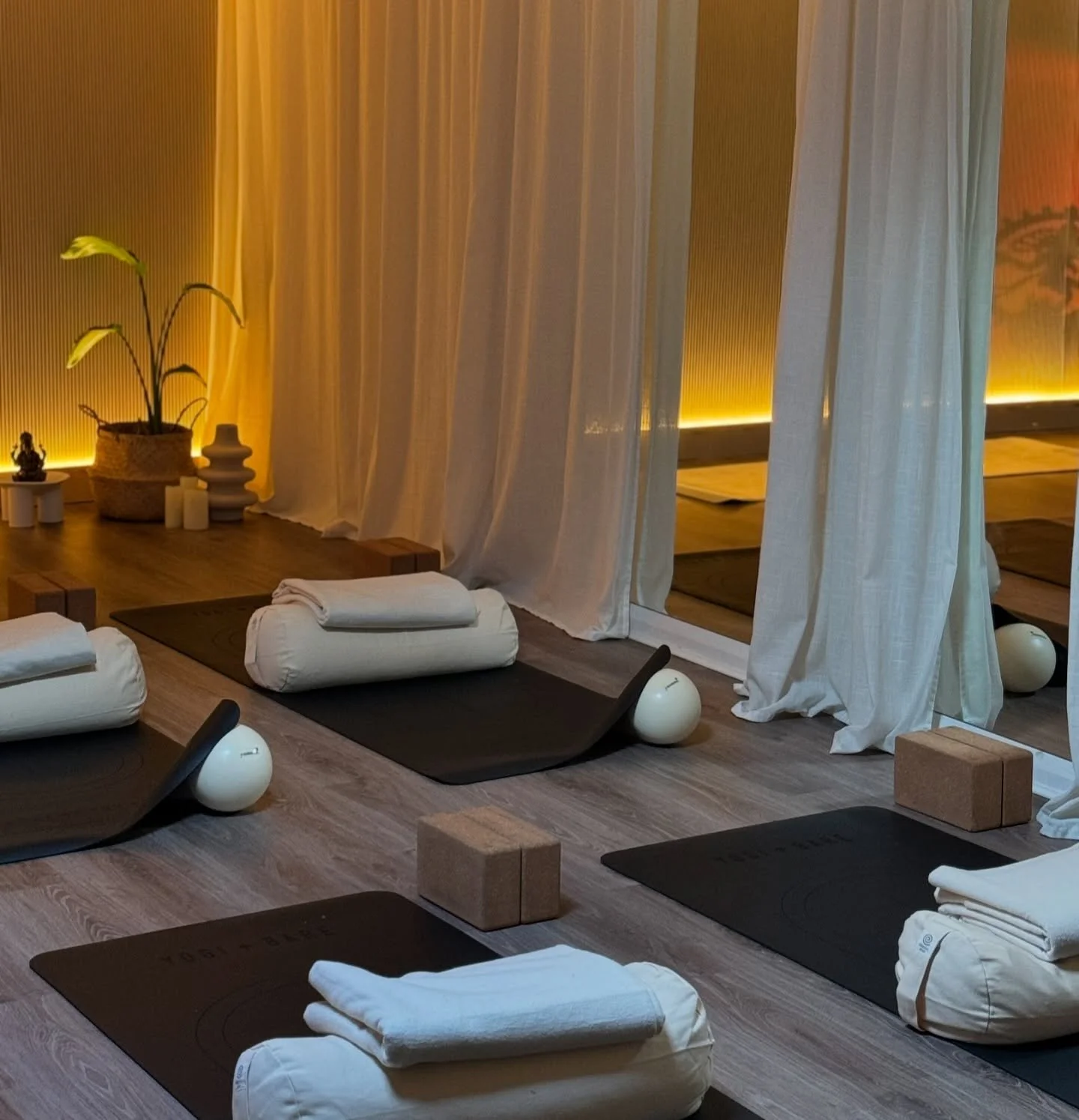 UNRAVEL &amp; REST 
Embodied Yin and Myofascial Release with @heatherhortonyoga 
Sunday 13th October 11am-1pm 

Join us to explore the wisdom of Embodied Yin Yoga and Myofascial Release.

Our bodies hold immense wisdom when we slow down and tune in.
