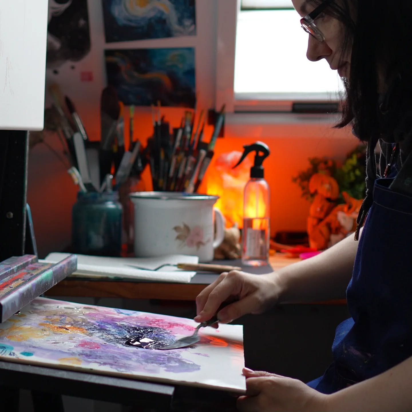 Neue Woche neues Bild 🦊 Es geht irgendwie wieder in die pastellige Richtung 🤷🏻&zwj;♀️ nebenbei filme ich ein wenig mit und schneide bereits die Clips. Es macht irgendwie ziemlich Spa&szlig; 😊

#behindthescenes #artistatwork🎨 #acrylicpainting #ku