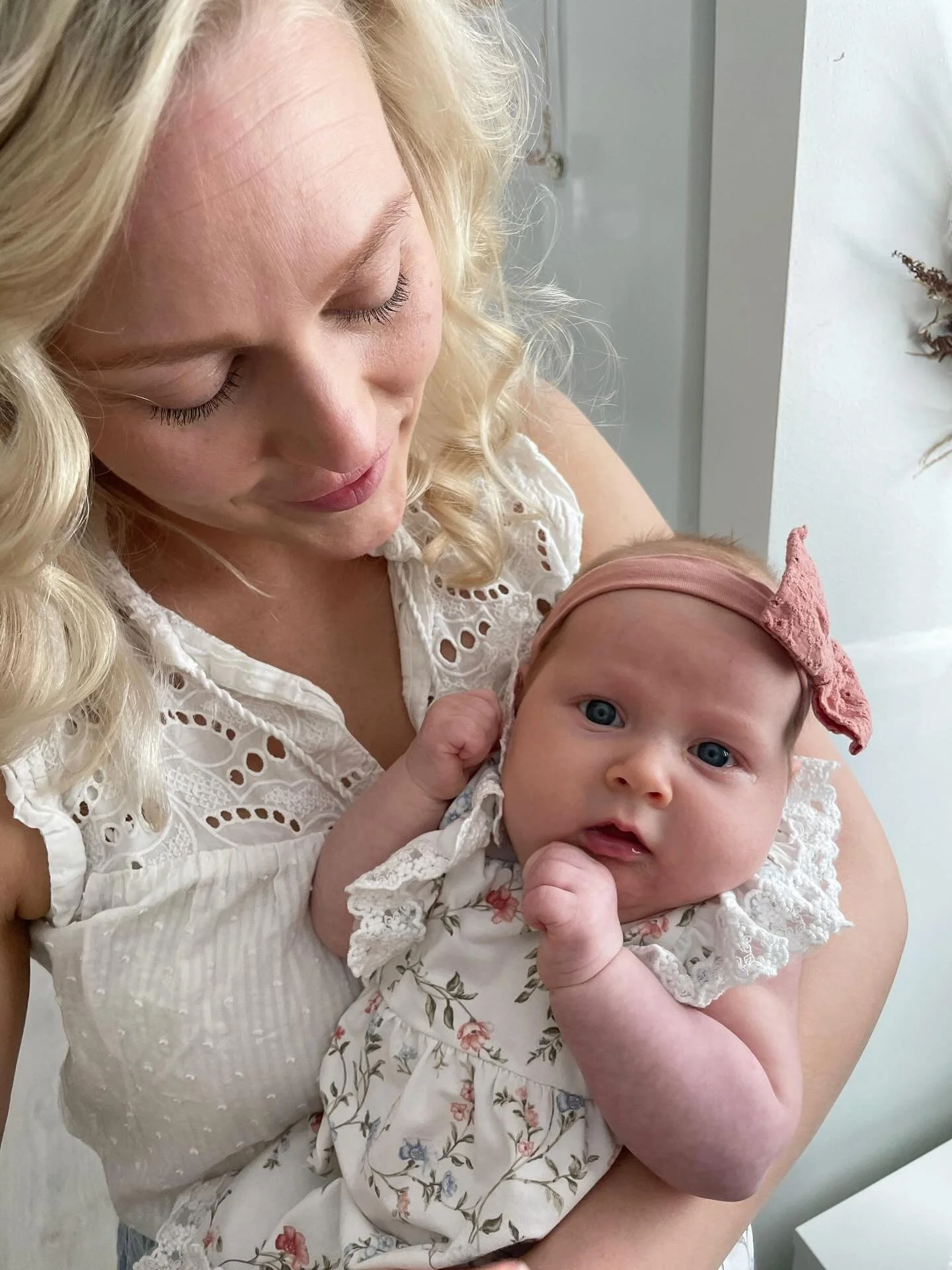 Meid&auml;n perheen yhteinen loma alkoi juhlimalla molempia tytt&ouml;j&auml;!💖💖 3-vuotiasta Venlaa ja pikkusiskoa, joka sai nimeksi Vilma Olivia Amanda🌸☺️💕 Kiitos kaikille mukana juhlineille🥰 

#syntt&auml;rit #nimijuhlat #kes&auml;kuiset2022 #