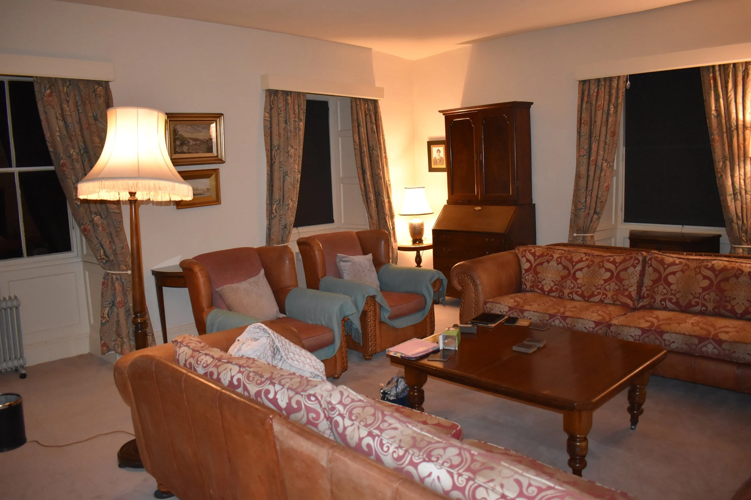 2. Greenway flat sitting room.JPG