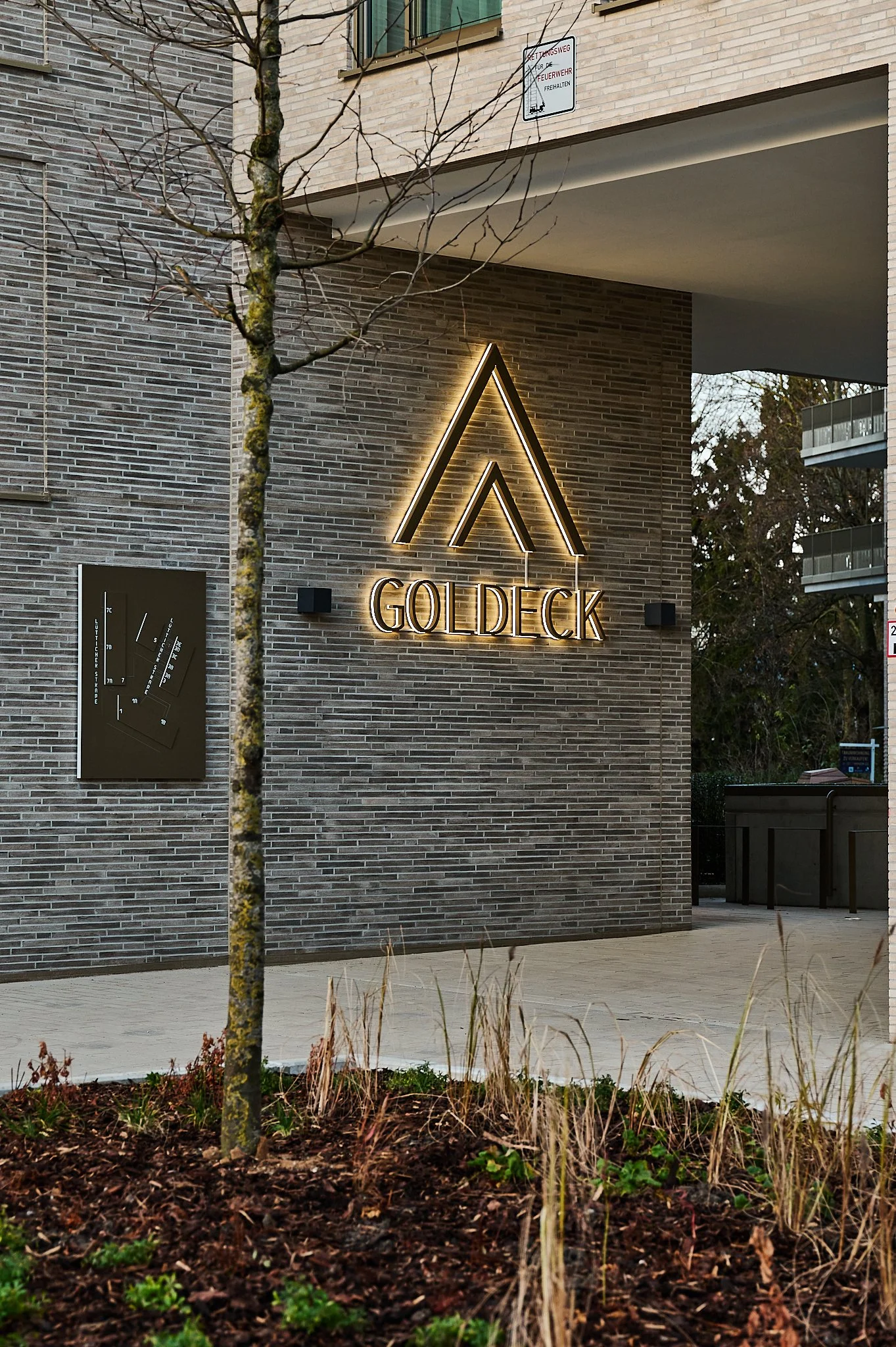 GOLDECK_L1170122_1225.jpg