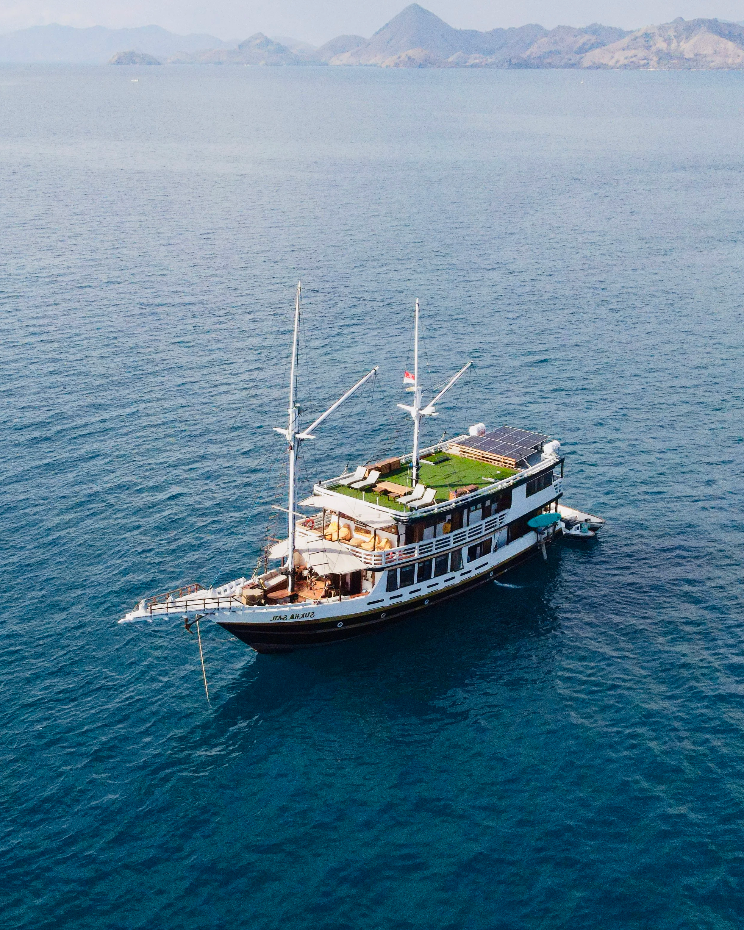 Luxury sailing boat from Lombok to Komodo Island with premium cabins and personalized service