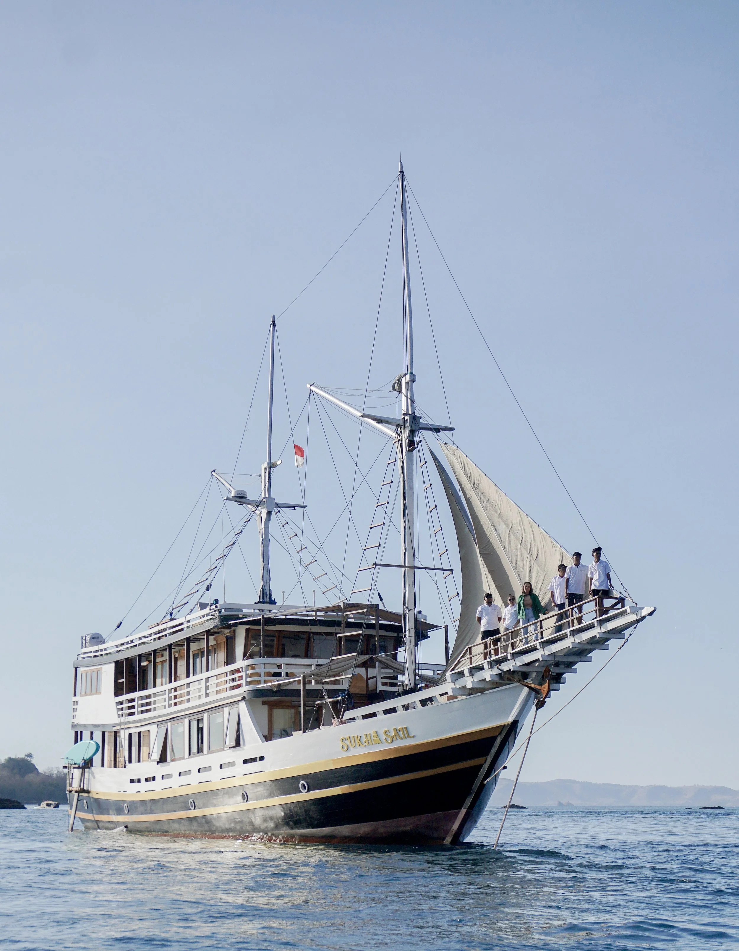 Luxury sailing boat from Lombok to Komodo Island with premium cabins and personalized service