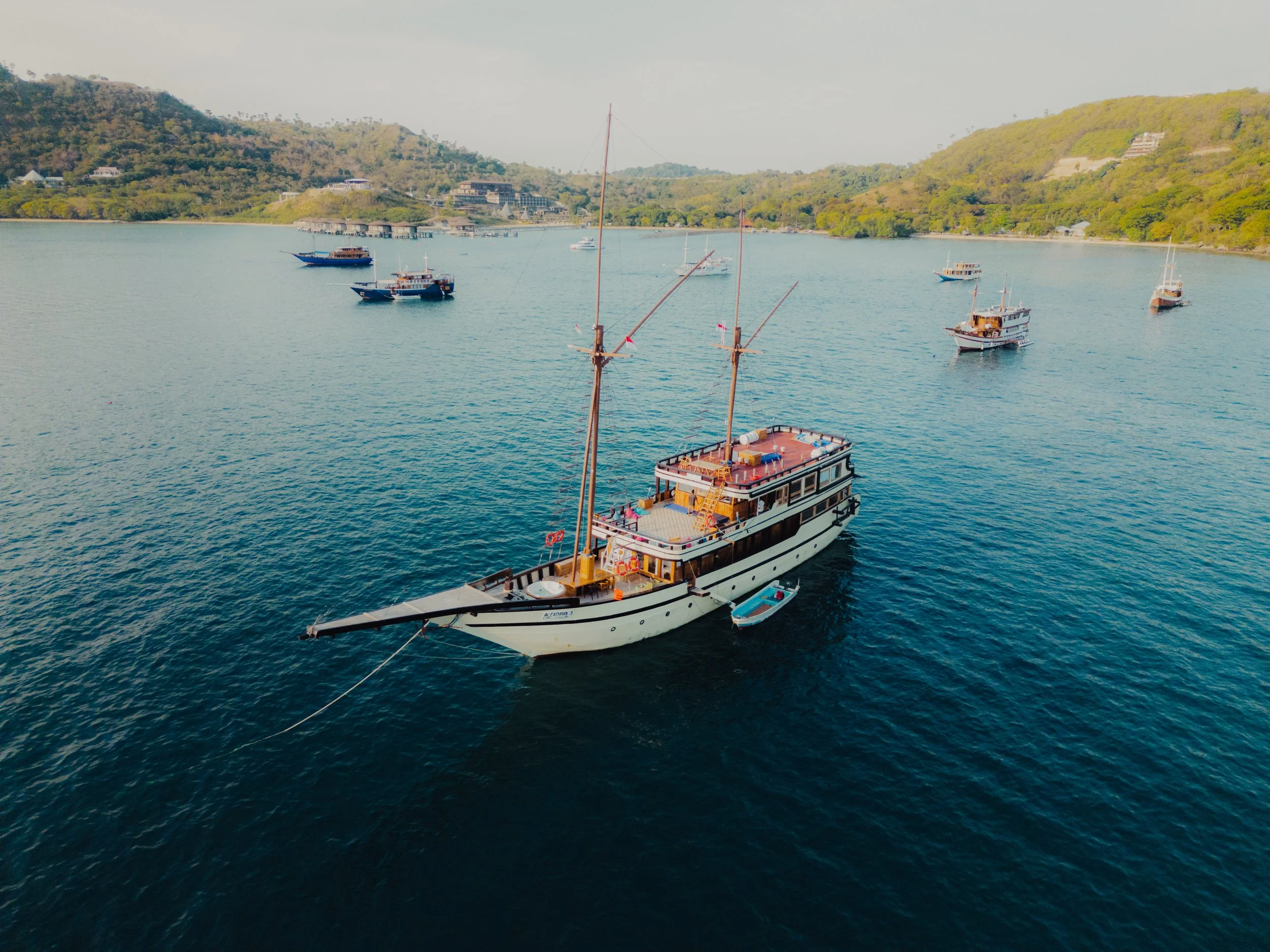 Comfort sailing boat for Komodo Island trip with comfortable cabins and small group setting