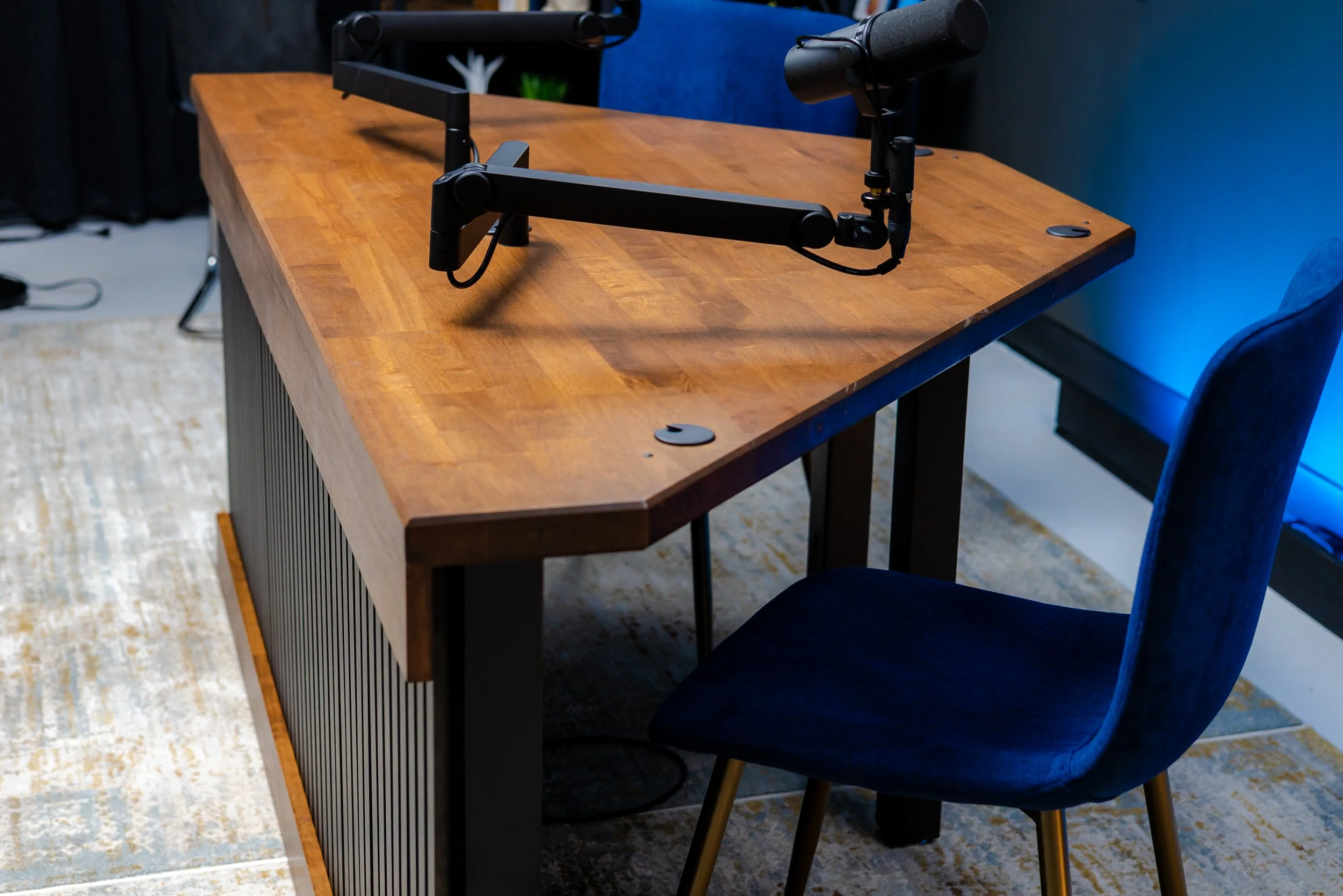 PodDeskDuo-7.jpg