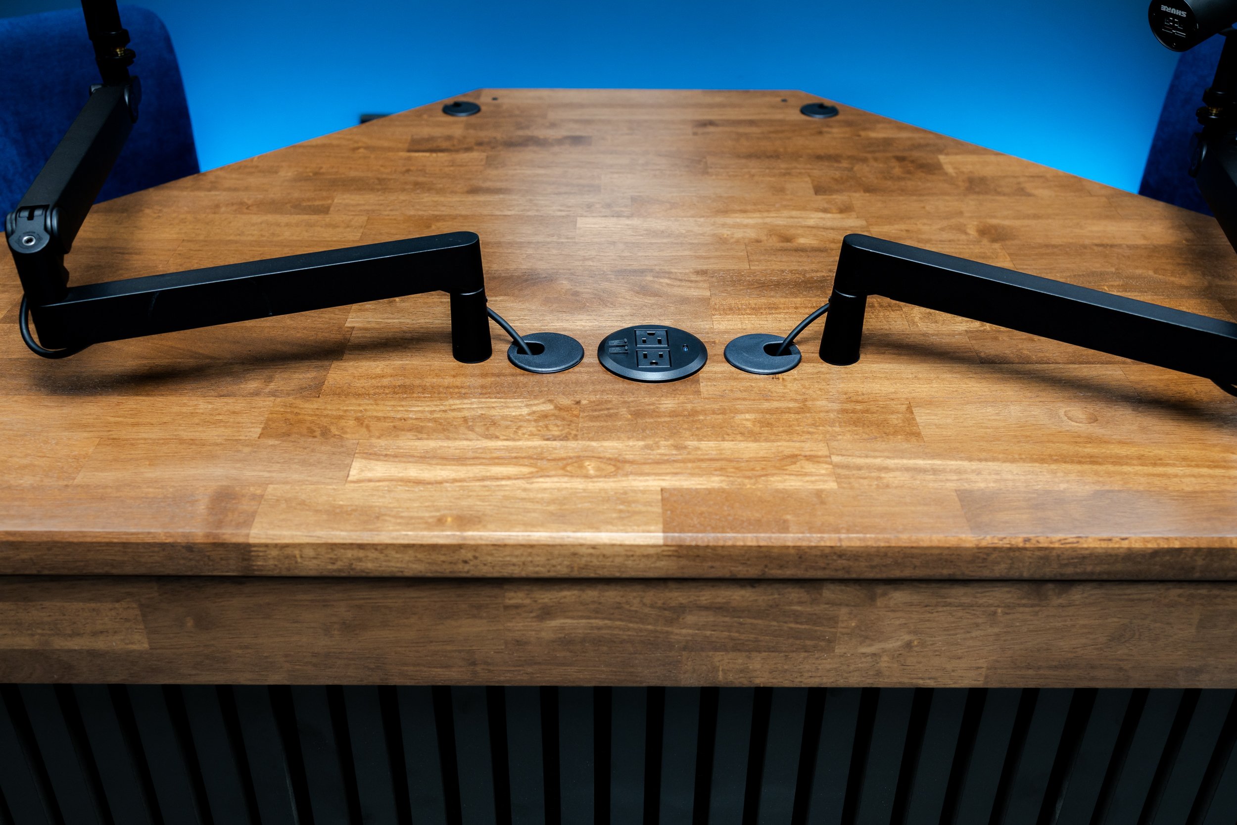 PodDeskDuo-2.jpg