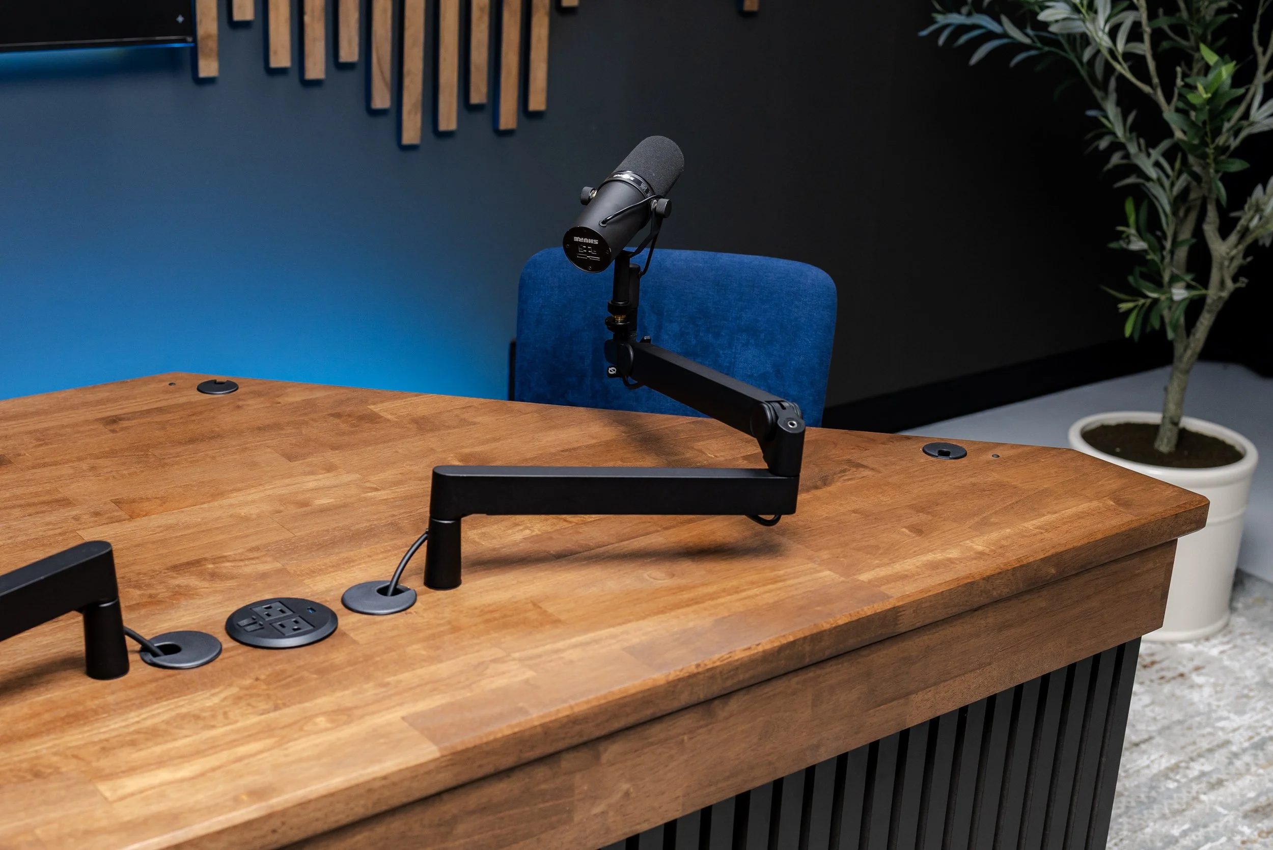 PodDeskDuo-3.jpg