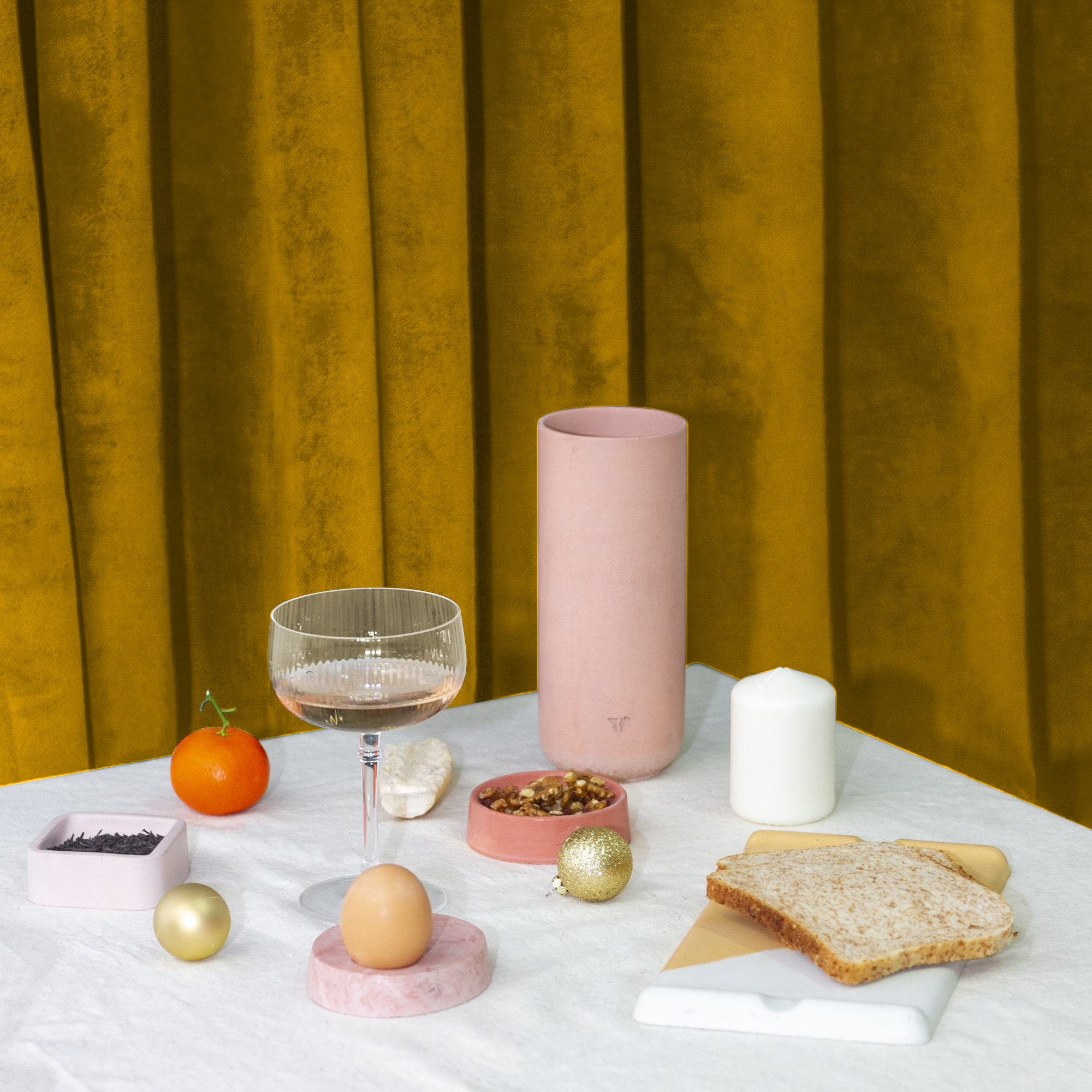 TABLE.ORANGE.PNG
