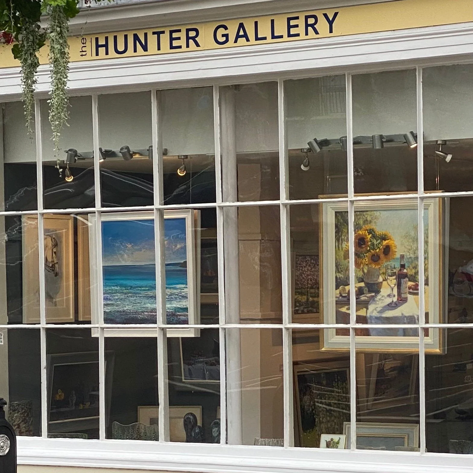 I had a great day yesterday, delivering some paintings to @thehuntergallery in Bury St Edmunds in Suffolk and it was lovely to meet Jacqueline and to see the work of all the other amazingly talented artists she has there including Harry Brioche, Loui