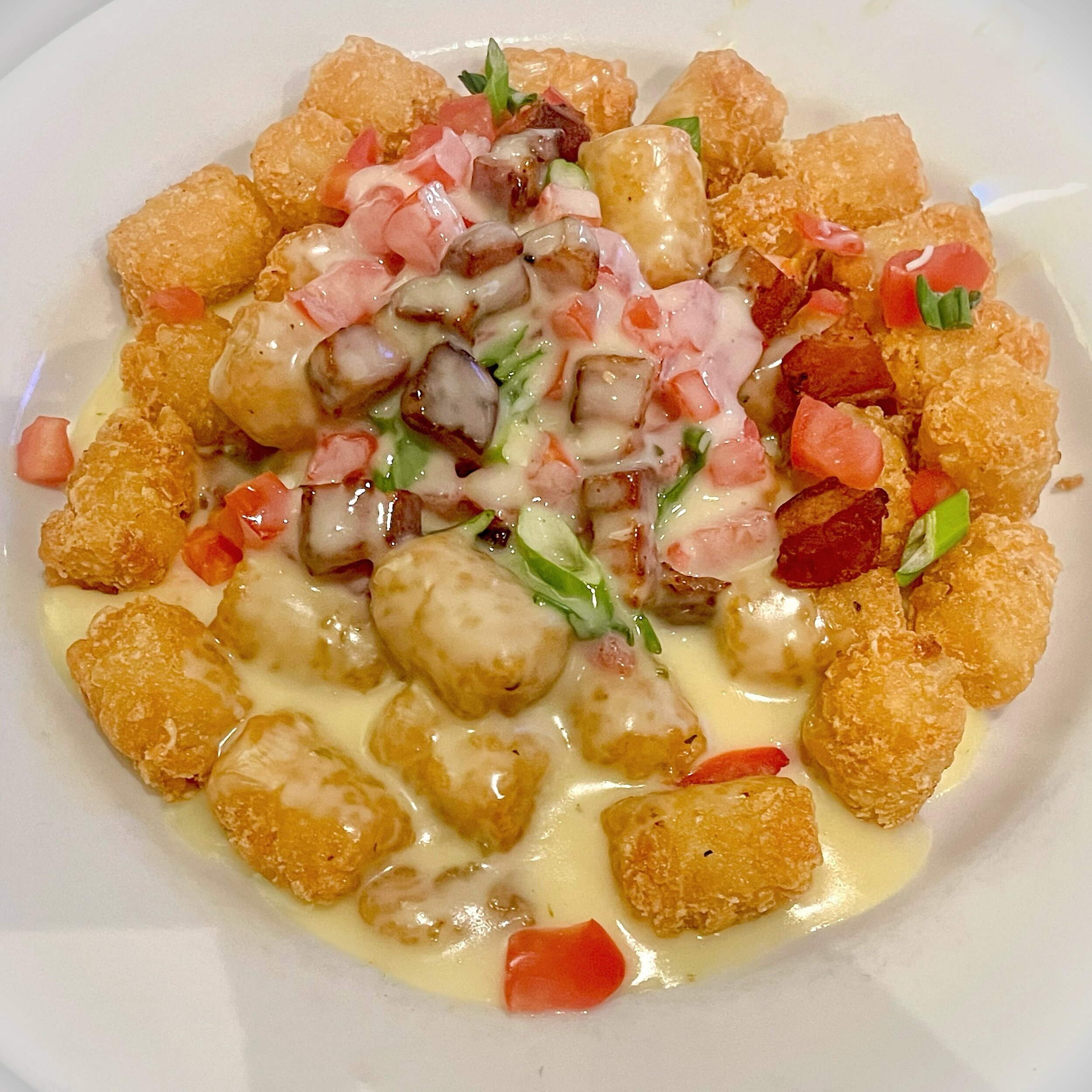 .
🍀𝐈𝐑𝐈𝐒𝐇 𝐍𝐀𝐂𝐇𝐎𝐒🍀
&mdash;loaded tater tots with Queso, crispy pancetta, diced tomatoes, and diced green onions. (Just ask for the appetizer special 😊) 

#irishnachos #queso #quigleyspintandplate #appspecial #pawleysisland #stpatricksday