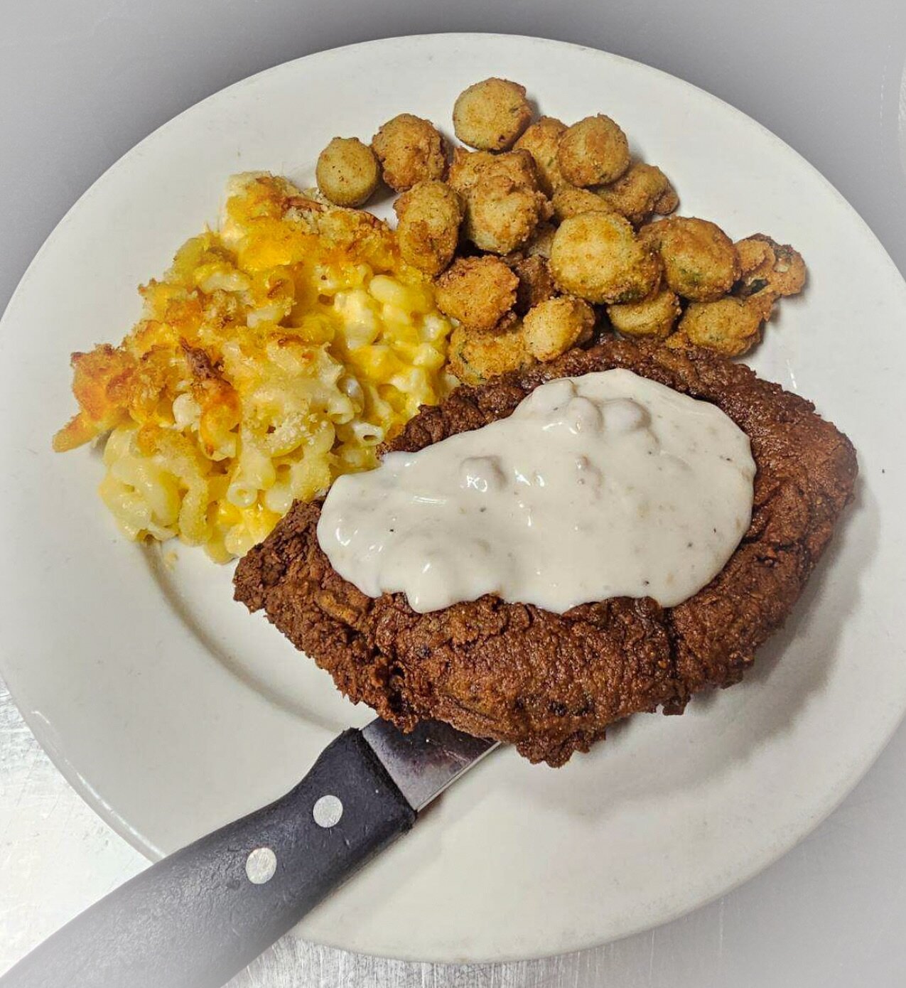 &bull;&bull;𝓛𝓾𝓷𝓬𝓱 𝓢𝓹𝓮𝓬𝓲𝓪𝓵&bull;&bull; 
Country Fried Steak🤤 
&mdash; 7oz Fried Ribeye topped with country gravy and served with Mac &amp; Cheese and Fried Okra. Available all week! 

#lunchspecial #countryfriedsteak #macandcheese #pawley