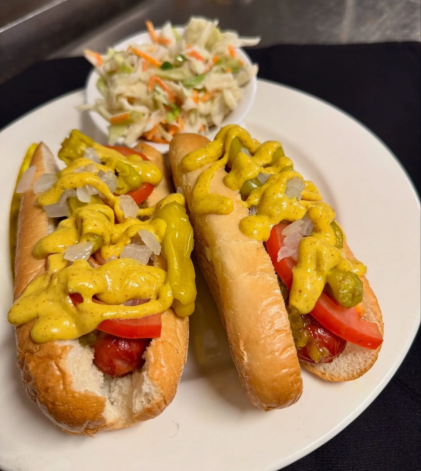 Our Lunch Special this week is giving Windy City vibes 💨🌭

𝒞𝒽𝒾𝒸𝒶𝑔𝑜 𝒟𝑜𝑔𝓈- (𝟤) 𝒜𝓁𝓁 𝐵𝑒𝑒𝒻 𝐻𝑜𝓉 𝒟𝑜𝑔𝓈 𝑜𝓃 𝒶 𝐻𝑜𝒶𝑔𝒾𝑒 𝑅𝑜𝓁𝓁 𝓌𝒾𝓉𝒽 𝓎𝑒𝓁𝓁𝑜𝓌 𝓂𝓊𝓈𝓉𝒶𝓇𝒹, 𝑜𝓃𝒾𝑜𝓃𝓈, 𝒹𝒾𝓁𝓁 𝓅𝒾𝒸𝓀𝓁𝑒 𝓈𝓅𝑒𝒶𝓇, 𝓉𝑜𝓂𝒶𝓉?