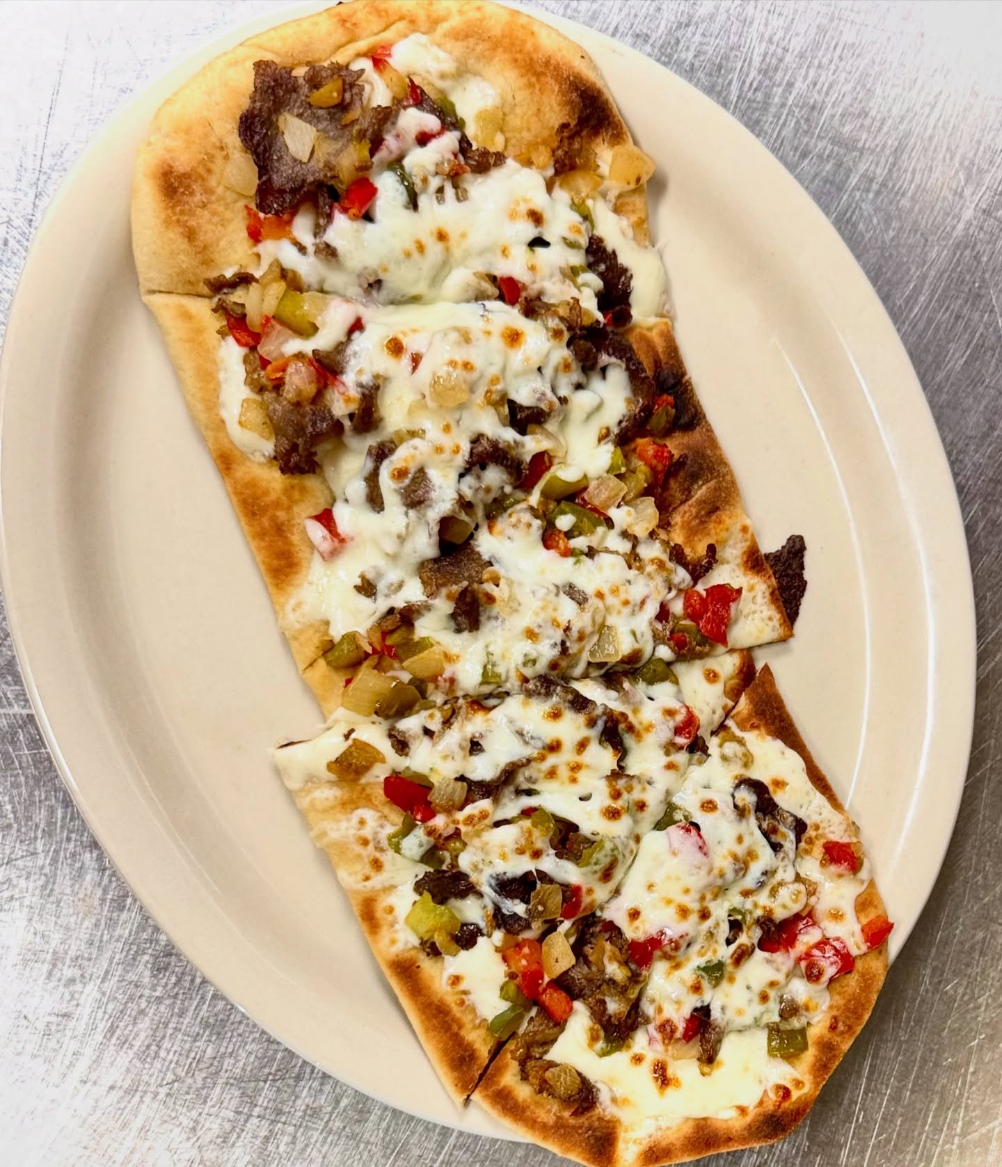 Another week, another flatbread special 😊😊
-this week we have a Philly Cheesesteak Flatbread / loaded with shaved steak, saut&eacute;ed peppers &amp; onions, and mozzarella cheese! SO GOOD! 🤤🤤 available 1/5-1/11