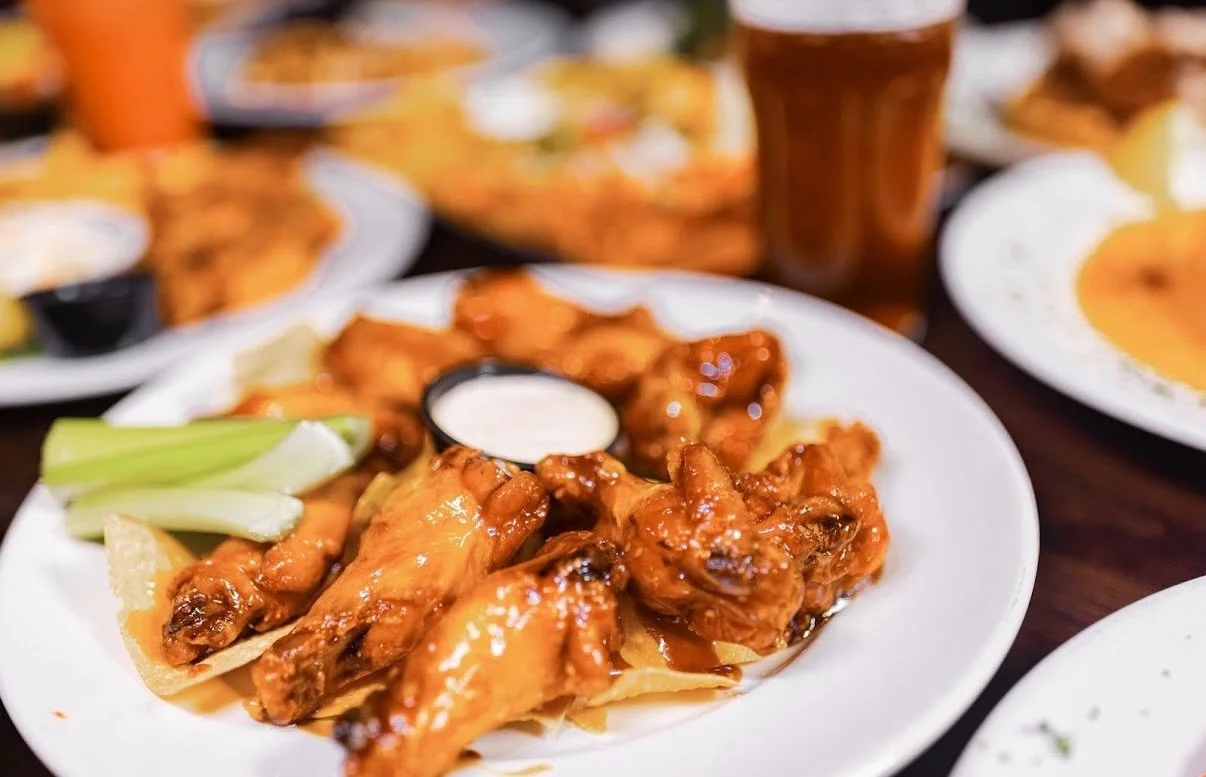 Weekends are for cold beer and hot wings. 
🍺🔥 🍗 &bull; &bull; &bull; &bull; &bull; &bull; open until 10pm 😊