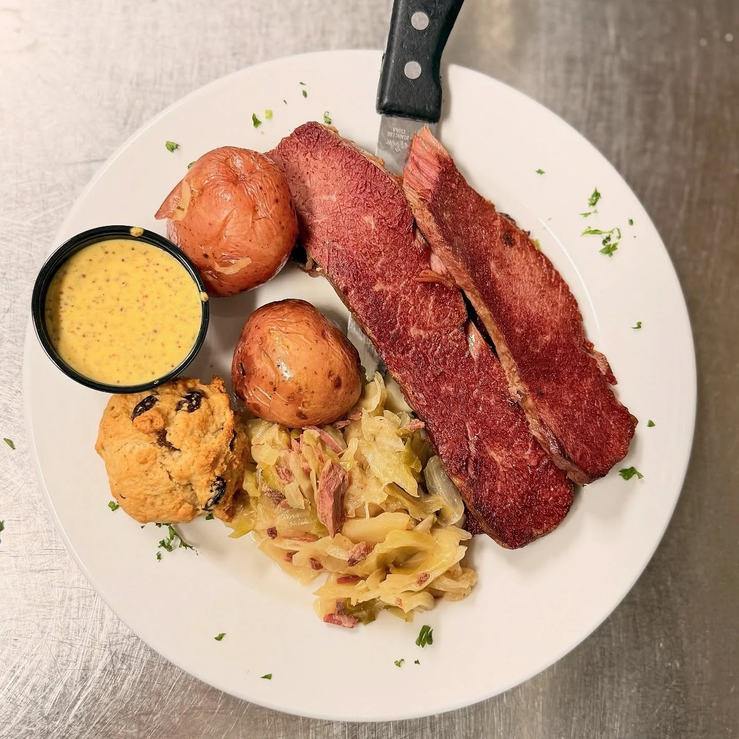 ☘️ Corned Beef &amp; Cabbage is on the menu all day today! Served with Roasted Potatoes, Irish Soda Bread, and Ale Mustard 😊😊

☘️ Lunch portion until 4pm for $17
☘️ Dinner portion until 10pm for $24