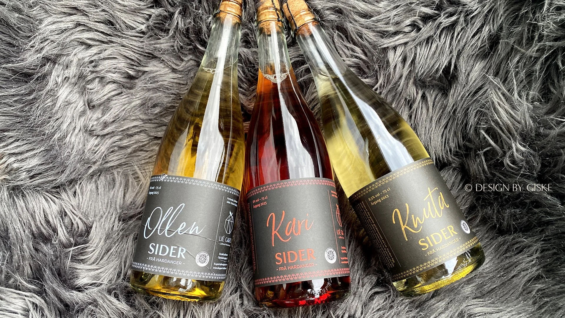 Logo, identitet & etikett konsept - cider fra Hardanger // sider - design - etiketter - apple cider - label design // Lié Gard, Lofthus i Hardanger, gårdsutsalg // © Design by Giske - Voss 