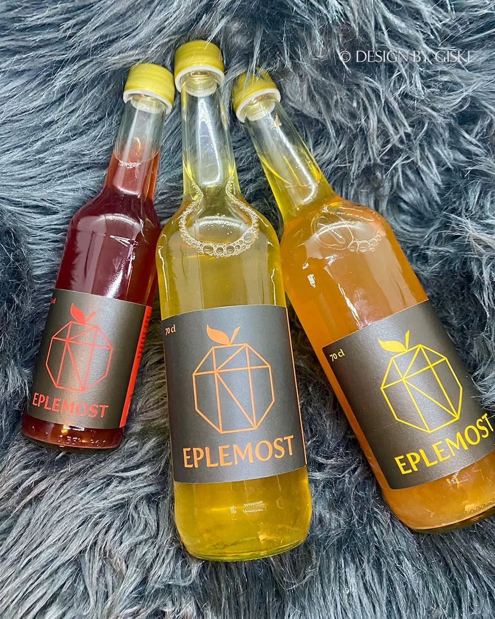 Frisk &amp; smakfull eplemost fr&aring; Hardanger 🍎 

2025 kom og med ein ny variant eplemost fr&aring; eplesorten "Freya" hj&aring; Tonje &amp; Knut p&aring; Li&eacute; Gard i Hardanger. Etiketten fylgjer same design som dei andre sortane