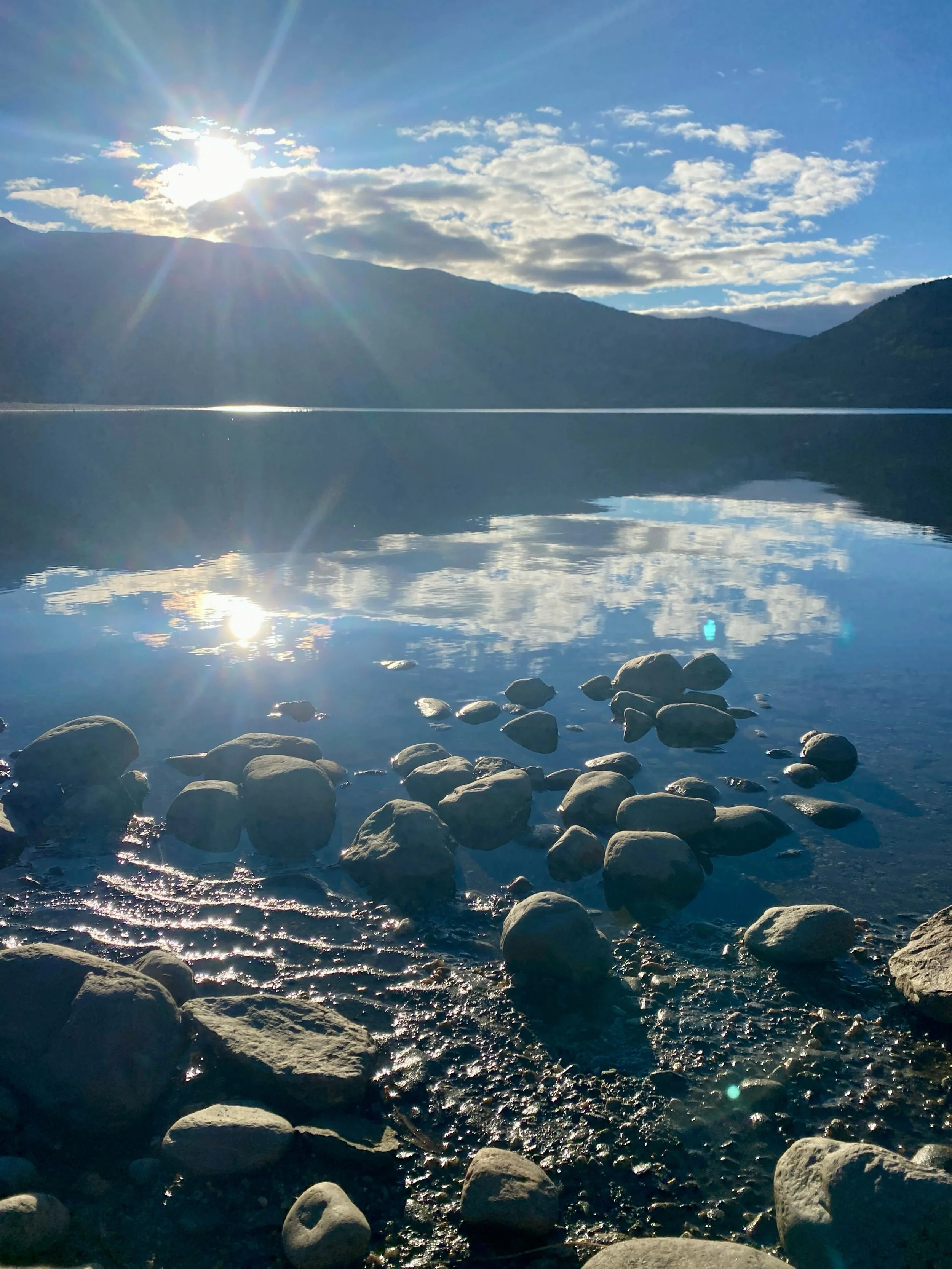 Ein sundag ettermiddag i oktober 🍂 Tar gjerne i mot fleire haustdagar som dette ☀️🥰 

#h&oslash;sten 🍂 #utp&aring;tur #blikkstillevann #vangsvatnet #vossevangen
