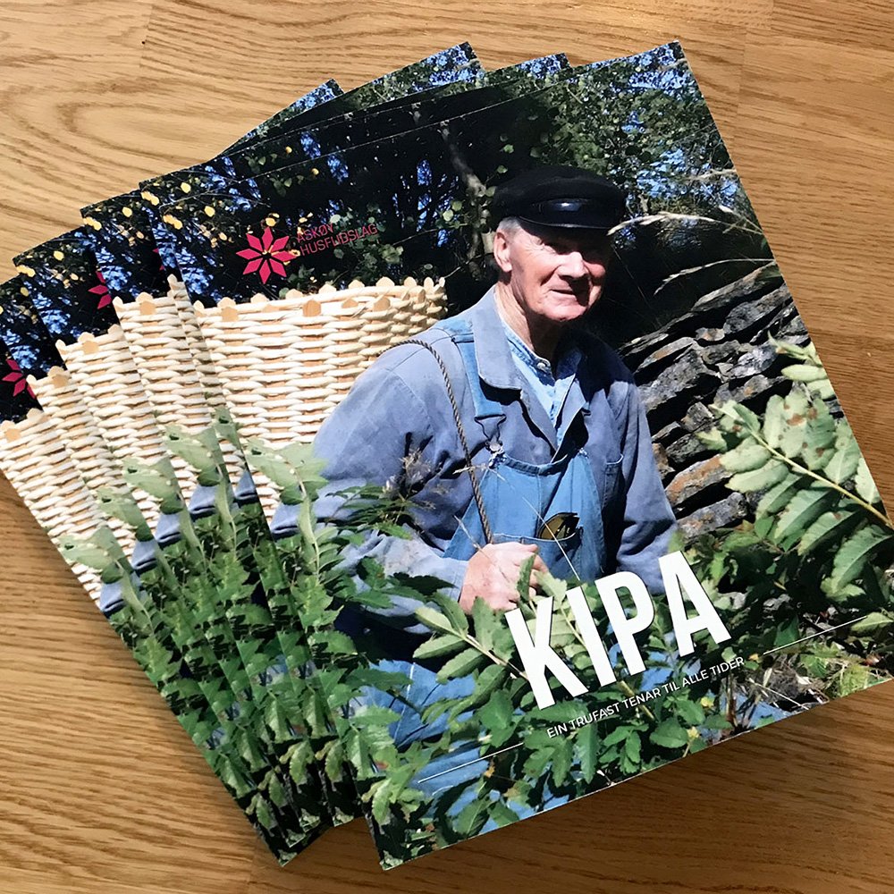 Askøy Husflidslag - Kipa, ein trufast tenar til alle tider // Bokdesign - foto - trykksaker  // © Design by Giske 