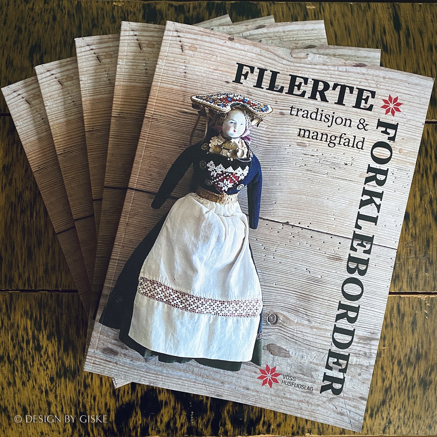 Voss Husflidslag, Voss - Filerte forkleborder. Tradisjon & mangfald // Bokdesign - foto - trykksaker  // © Design by Giske 