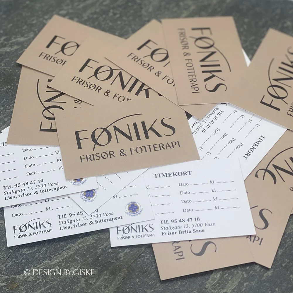 Føniks frisør & fotterapi, Voss // Logodesign, visuell identitet, merkevarebygging, trykksaker, profilering, timekort, visittkort  // © Design by Giske 2026