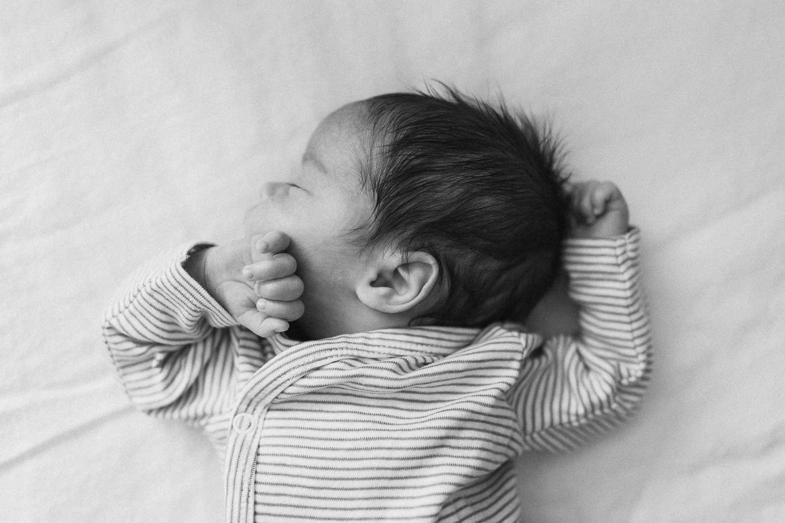 relaxed-in-home-newborn-photography-columbus-ohio2.jpg