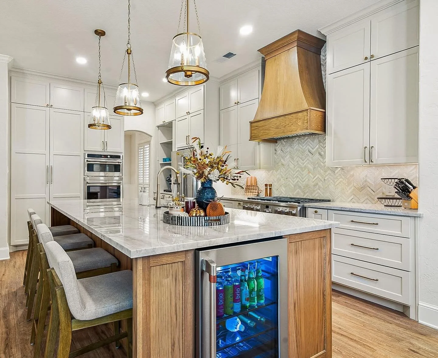 The warmth of this kitchen, especially when standing there in person, brings all the warm fuzzies of family. The kitchen is the heart of the home, and this final outcome certainly makes that phrase come to life! This client was a joy to work with! 
@