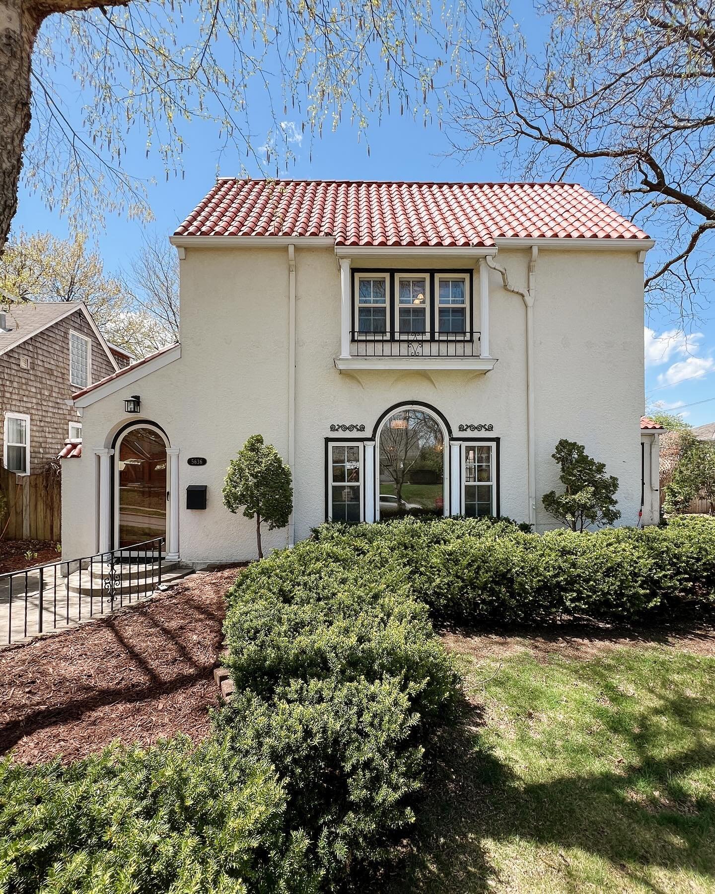 1934 Mediterranean style home in the Wenonah neighborhood of Minneapolis, MN. Just a block from lake Nokomis. Love the arches and the peach bathroom!

Interested in finding your own home to love? Fill out my &lsquo;buy with me&rsquo; contact form in 