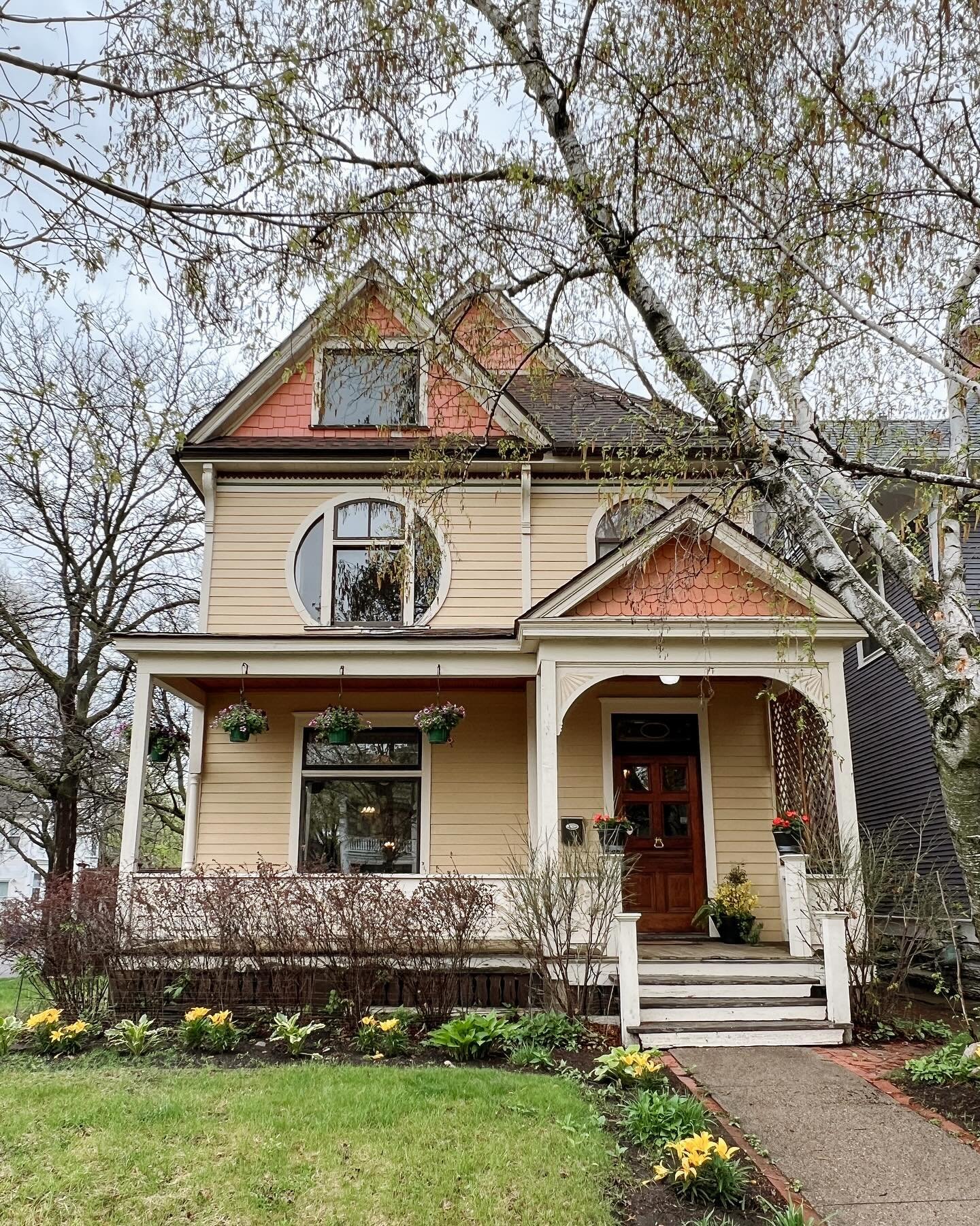 I toured this lovely victorian last week and i had to share. They did a lovely job of honoring the history of this home while adding modern conveniences. Its already pending and rightfully so!

Interested in finding your own home to love? Fill out my