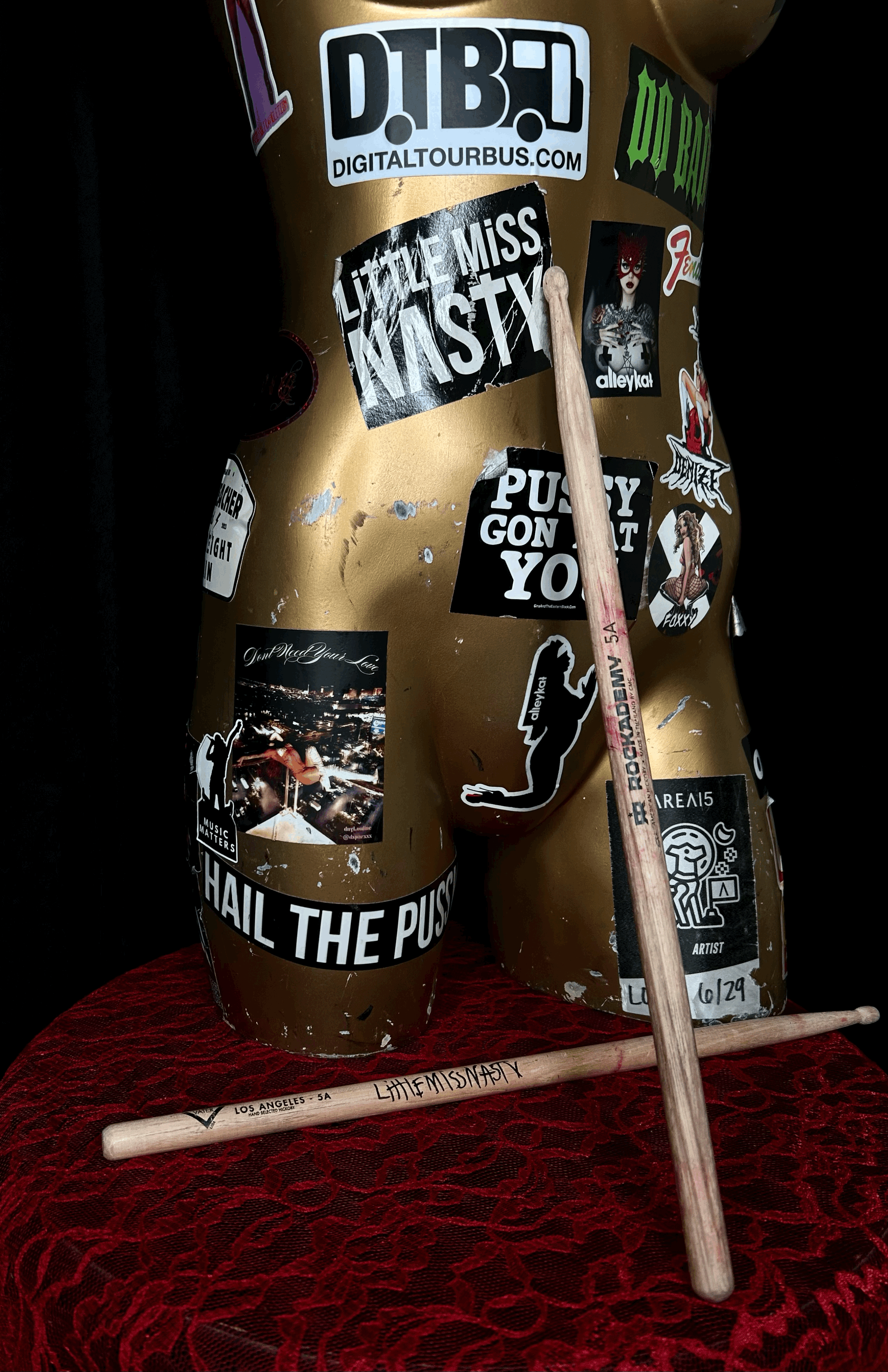 DEADDOLLZ TOUR USED DRUM STICKS "CLOSER"