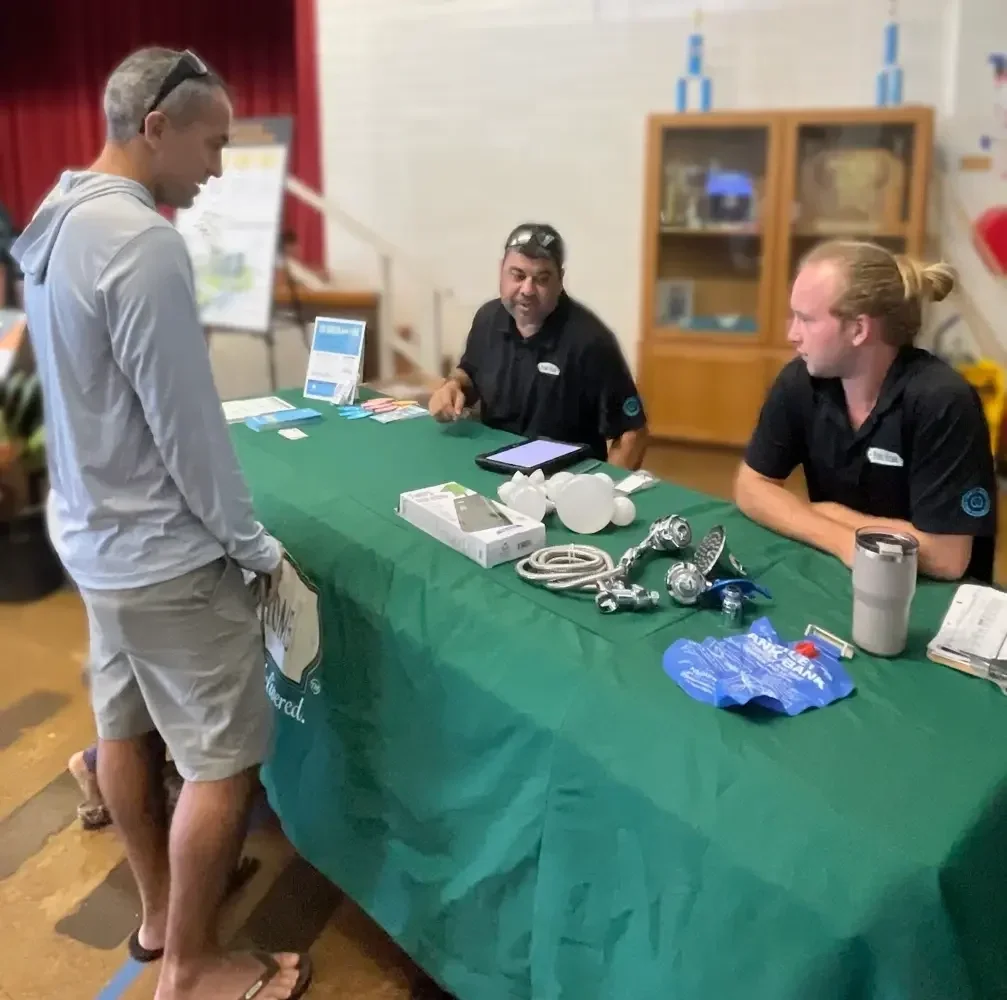 Award-winning Pono Home teaches a community member about cost-saving green infrastructure solutions at the Smart Yards 2024 Workshop hosted by Mālama Maunalua and 3Rwater