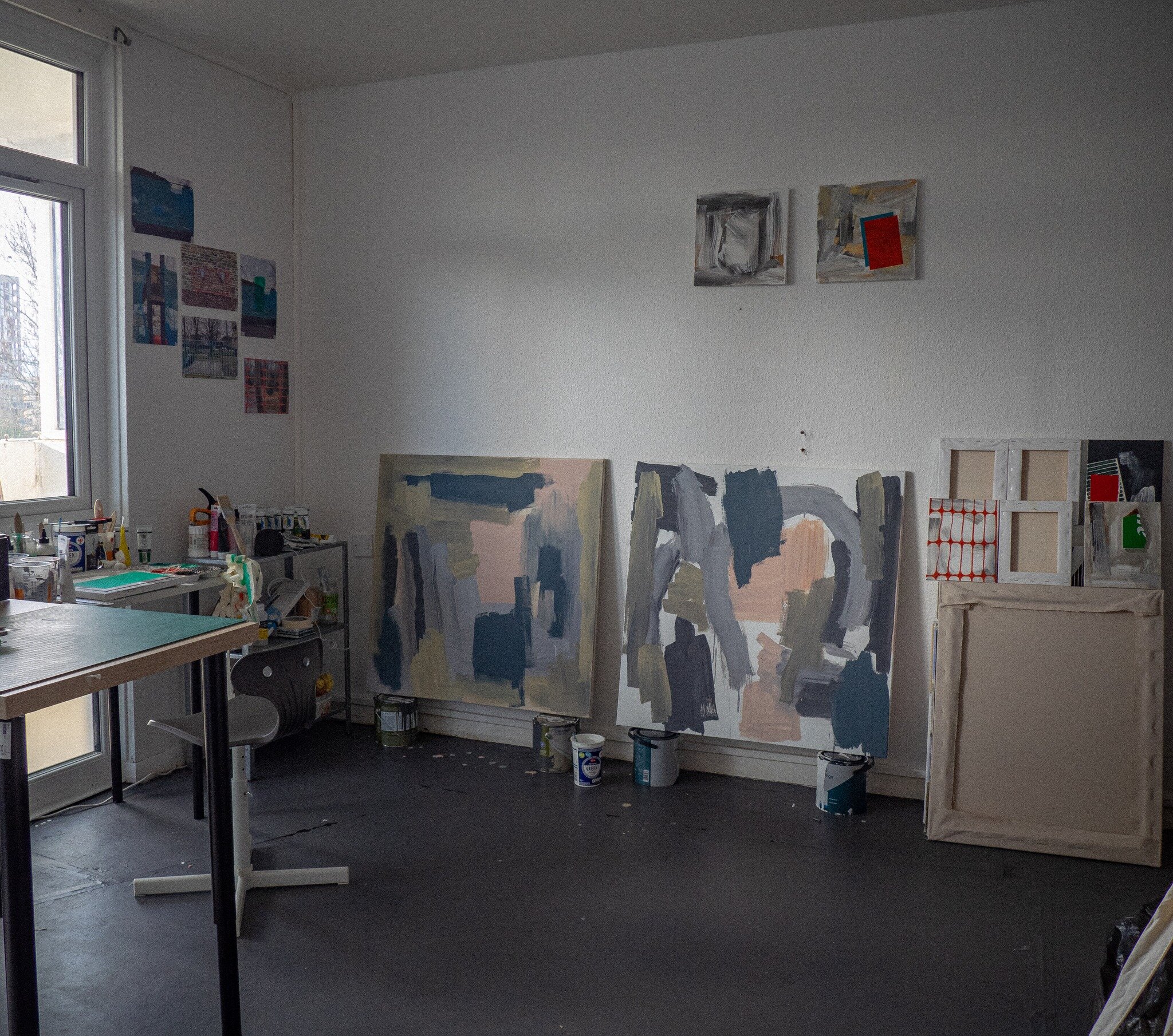 A long overdue shot of my new Thamesmead studio home, now that it's been fully setup for a couple of months and my creativity is back in full swing. 

Lots of work in progress going on here across various canvases, picking out colours and objects fro